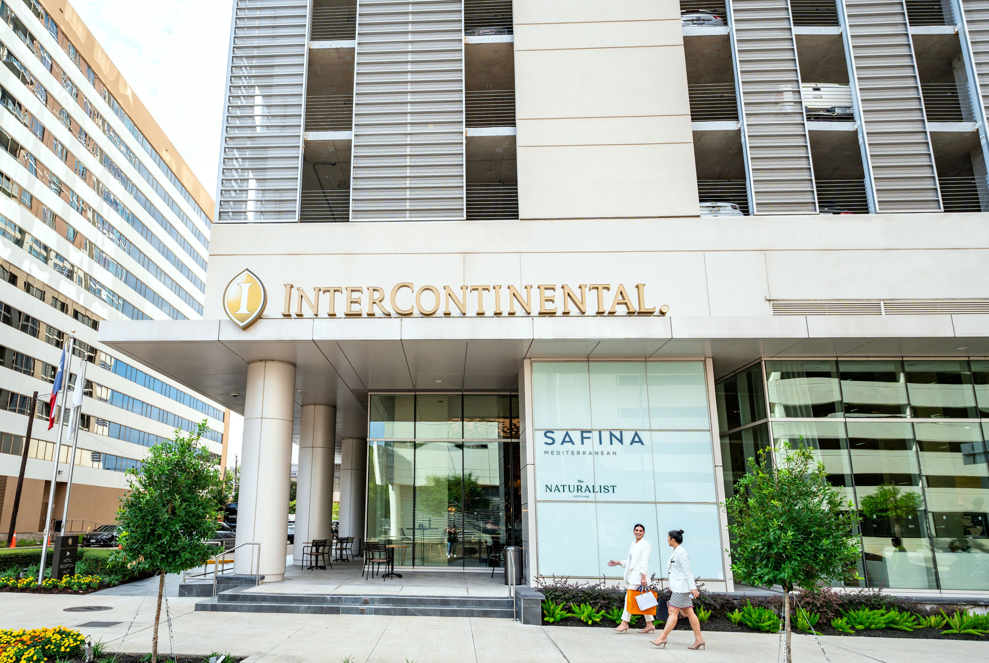 intercontinental houston hotel entrance with guests