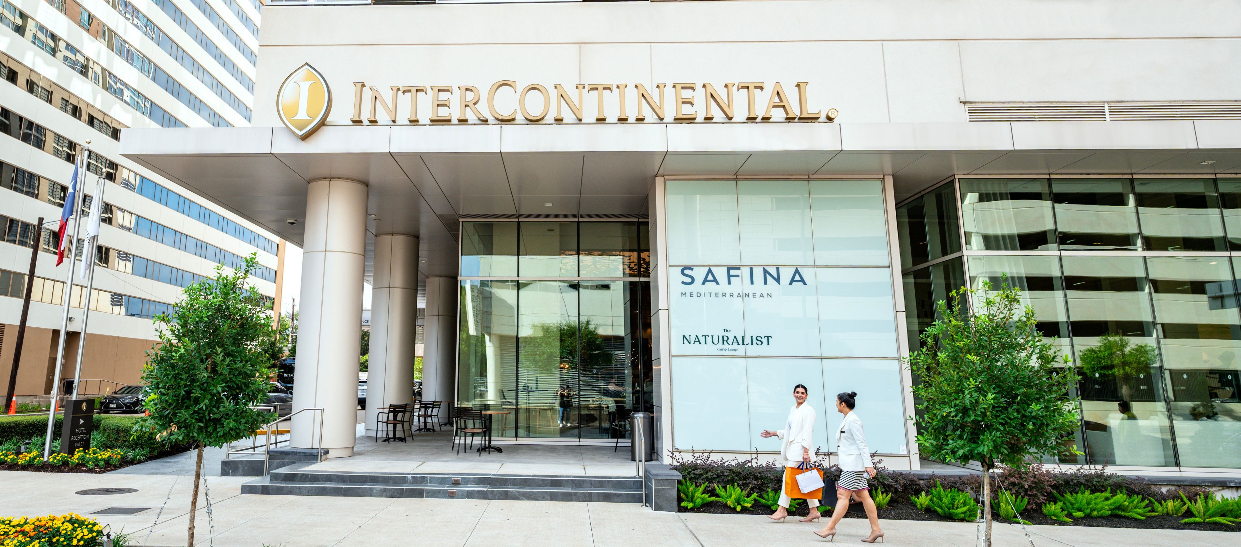 intercontinental houston hotel entrance with guests