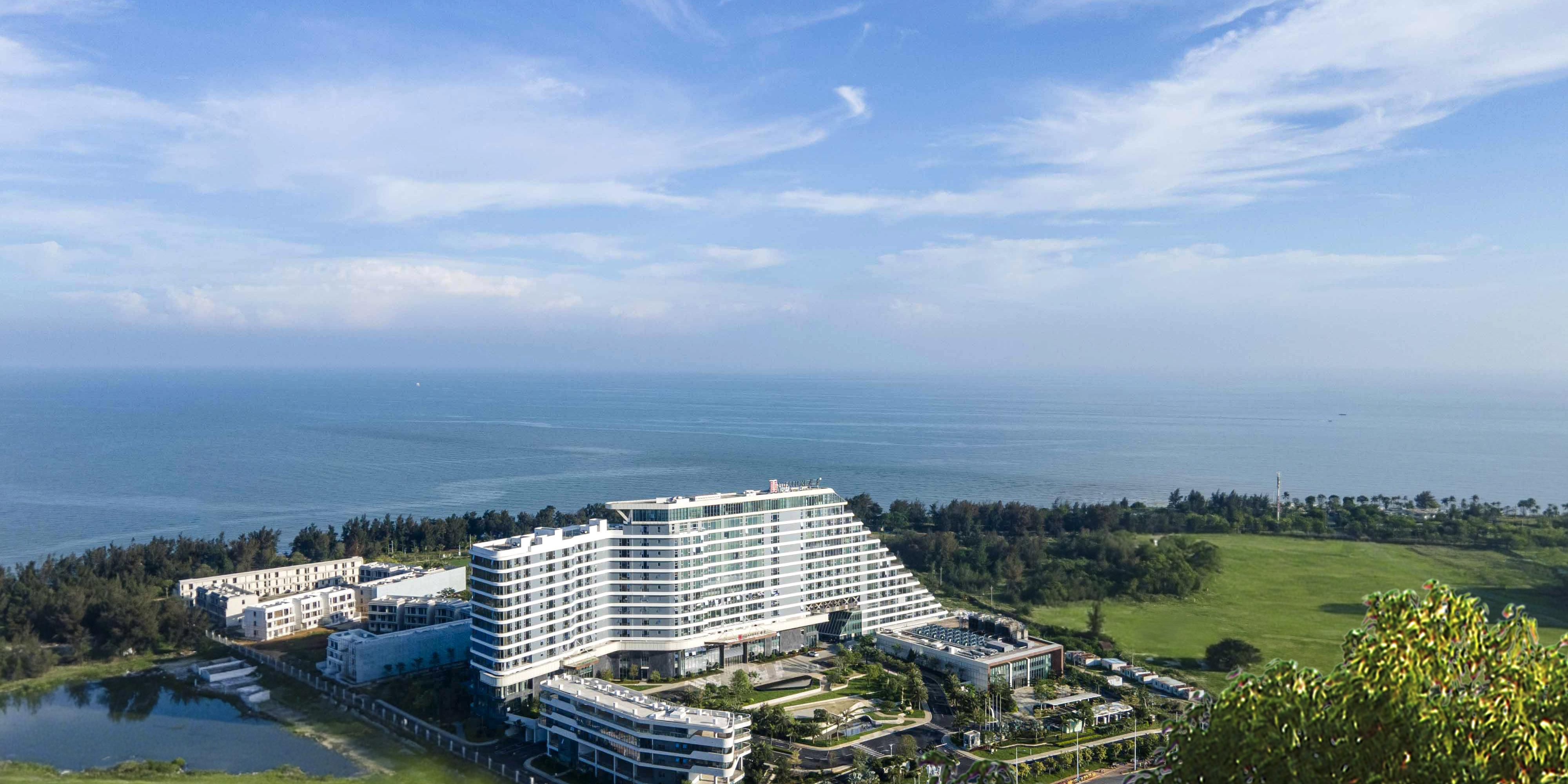 HUALUXE Beihai Silver Beach Resort