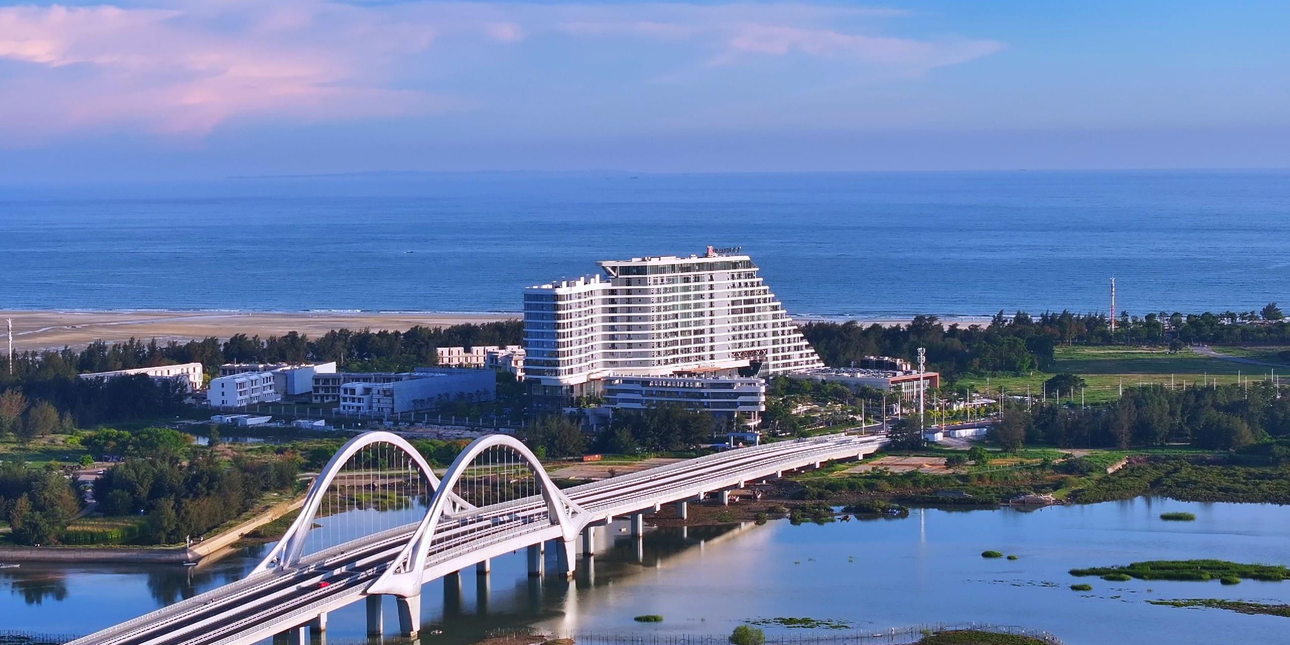 HUALUXE Beihai Silver Beach Resort