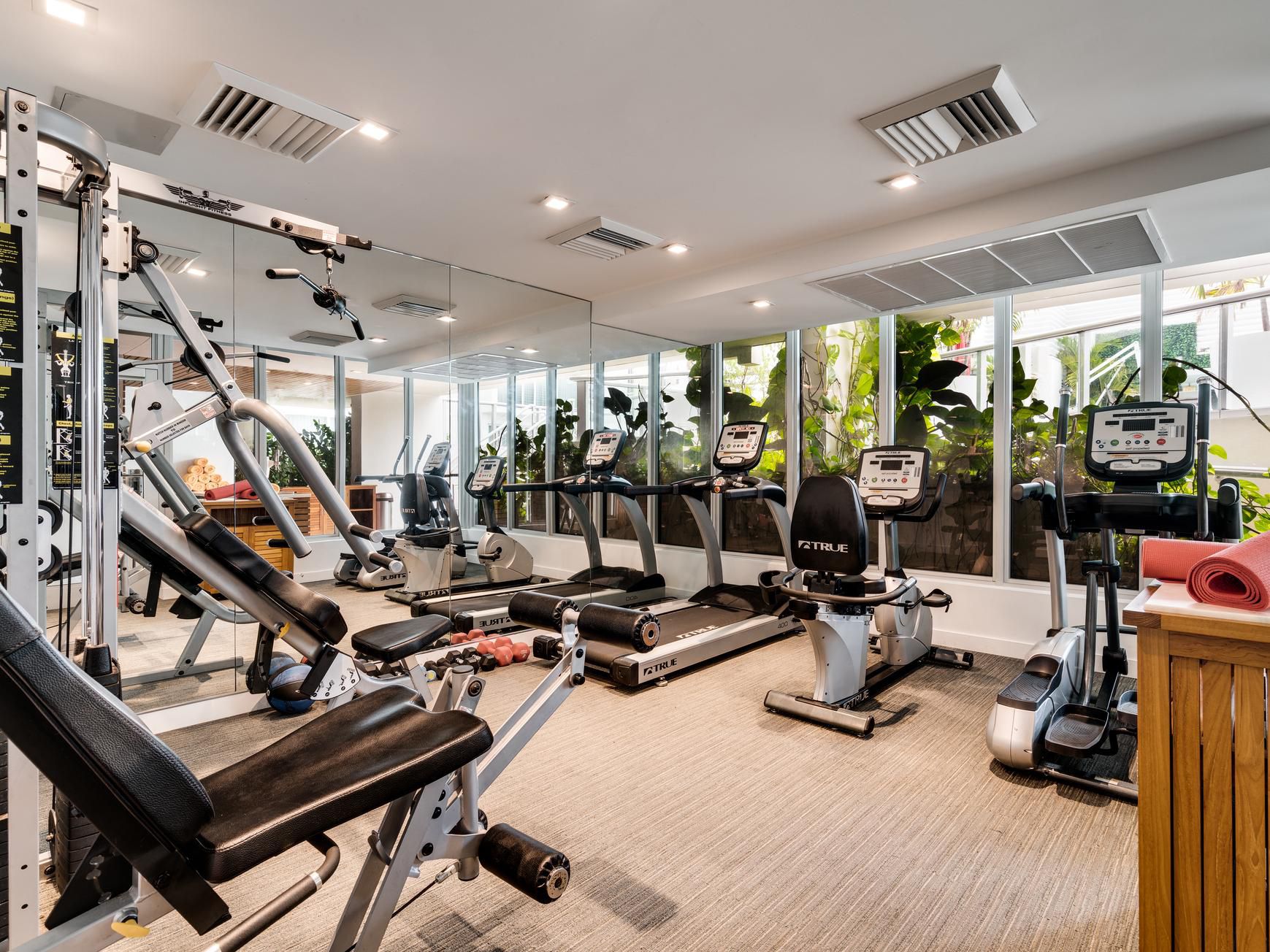 In your hotel in Miami, a gym is a must! We have a fitness room equipped with treadmills, bikes, weights, and everything you need to keep up with your workout routine while enjoying your vacation. It’s available 24 hours a day! Please remember that it’s for guests aged 16 and older.