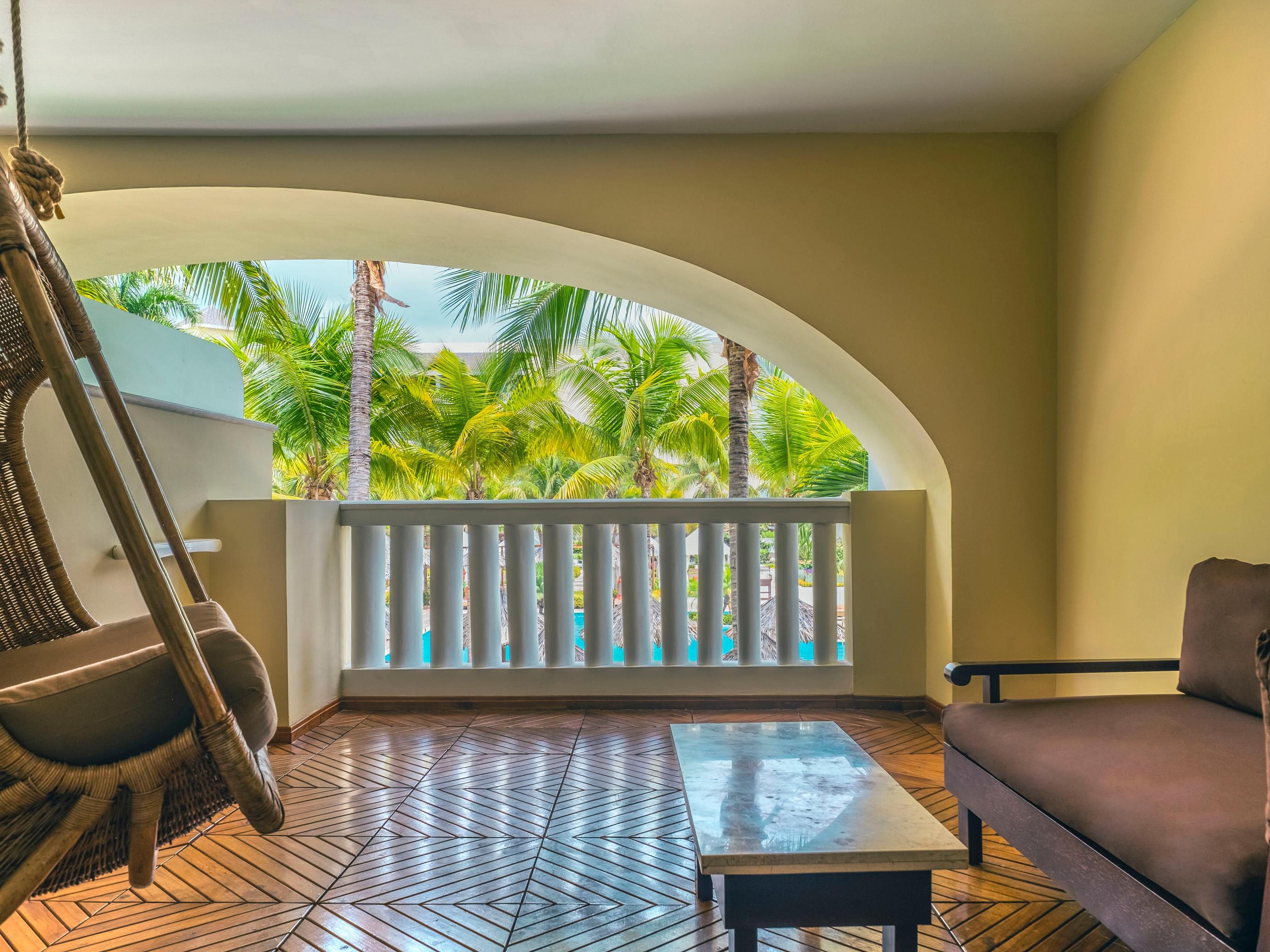 pool view suite