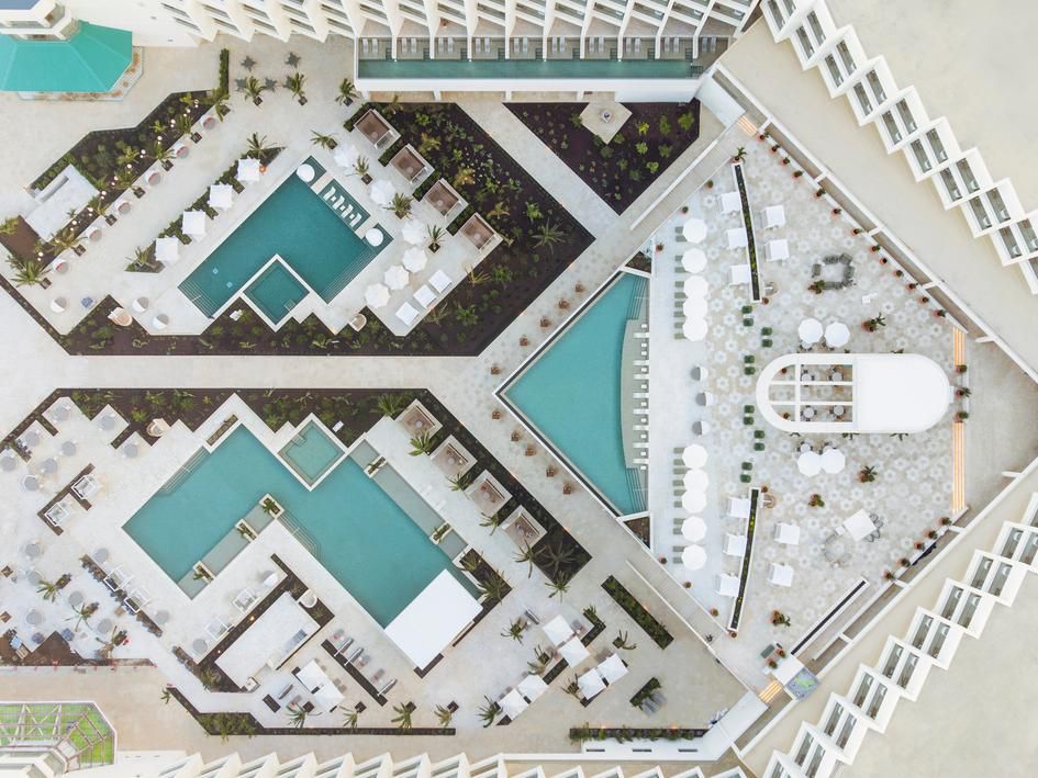 Grand beach meeting space