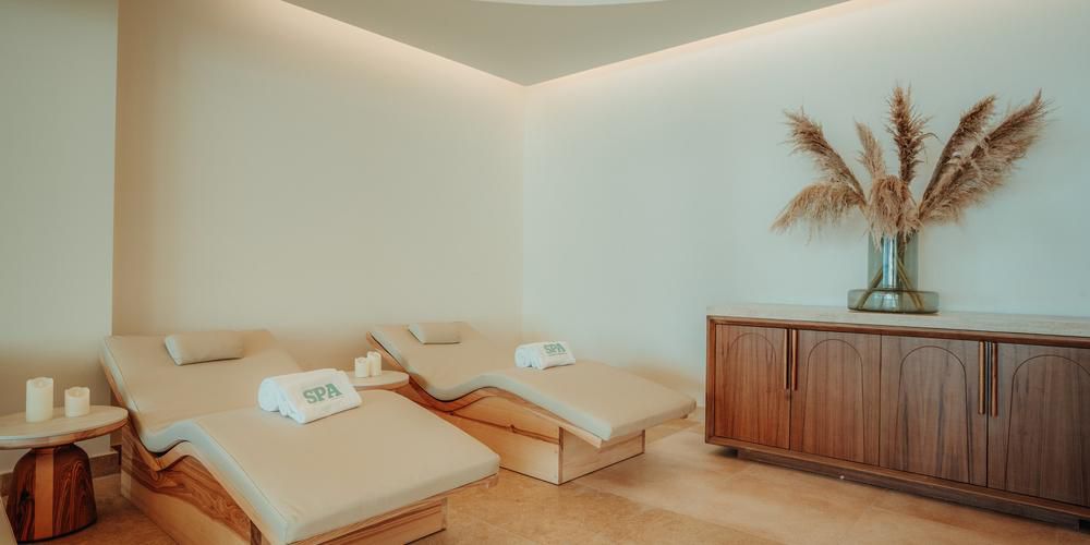 Let go and unwind with massages, facials, and body rituals inspired by island botanicals. The spa at JOIA Aruba features ocean-view cabanas, seven serene treatment areas, and expert care designed to restore, refresh, and leave you feeling renewed.