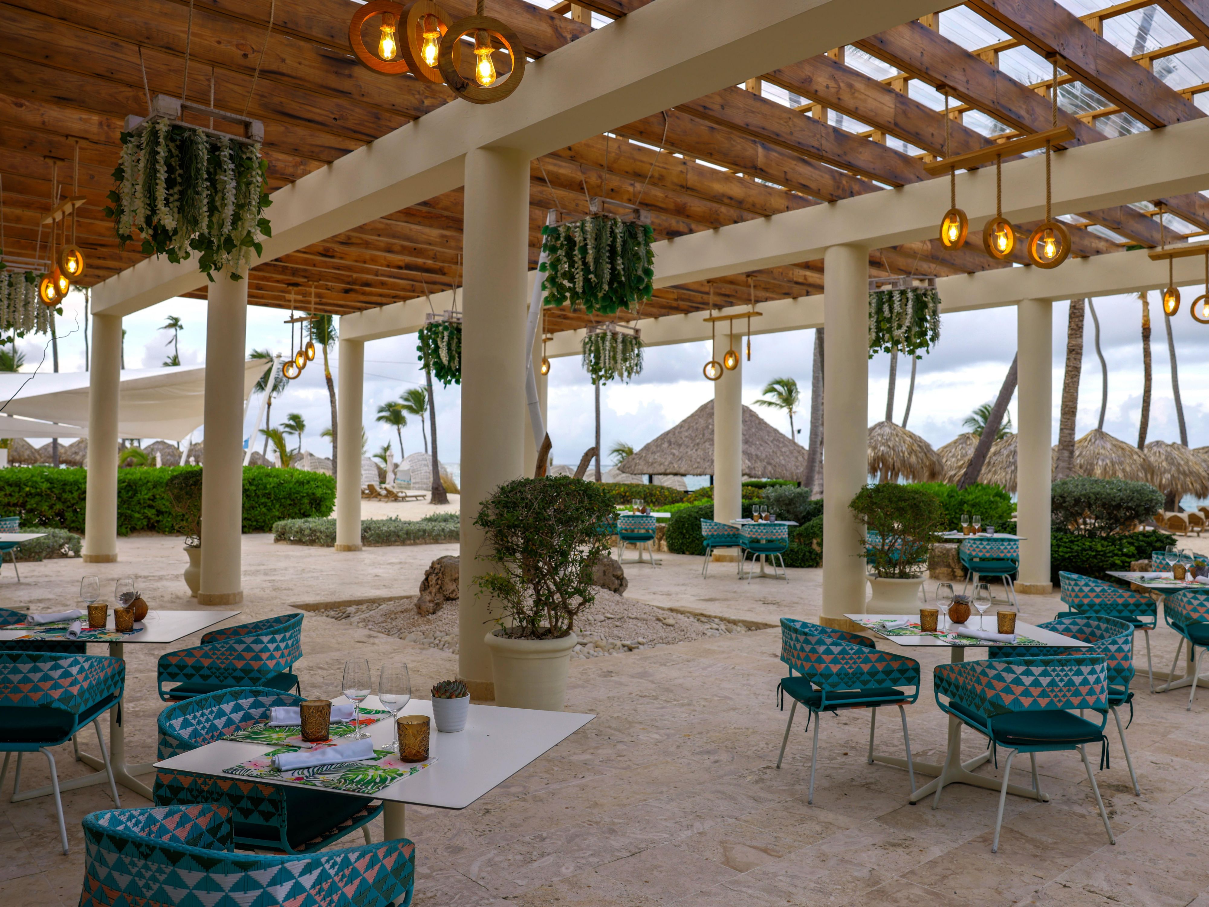 beach & pool Restaurant