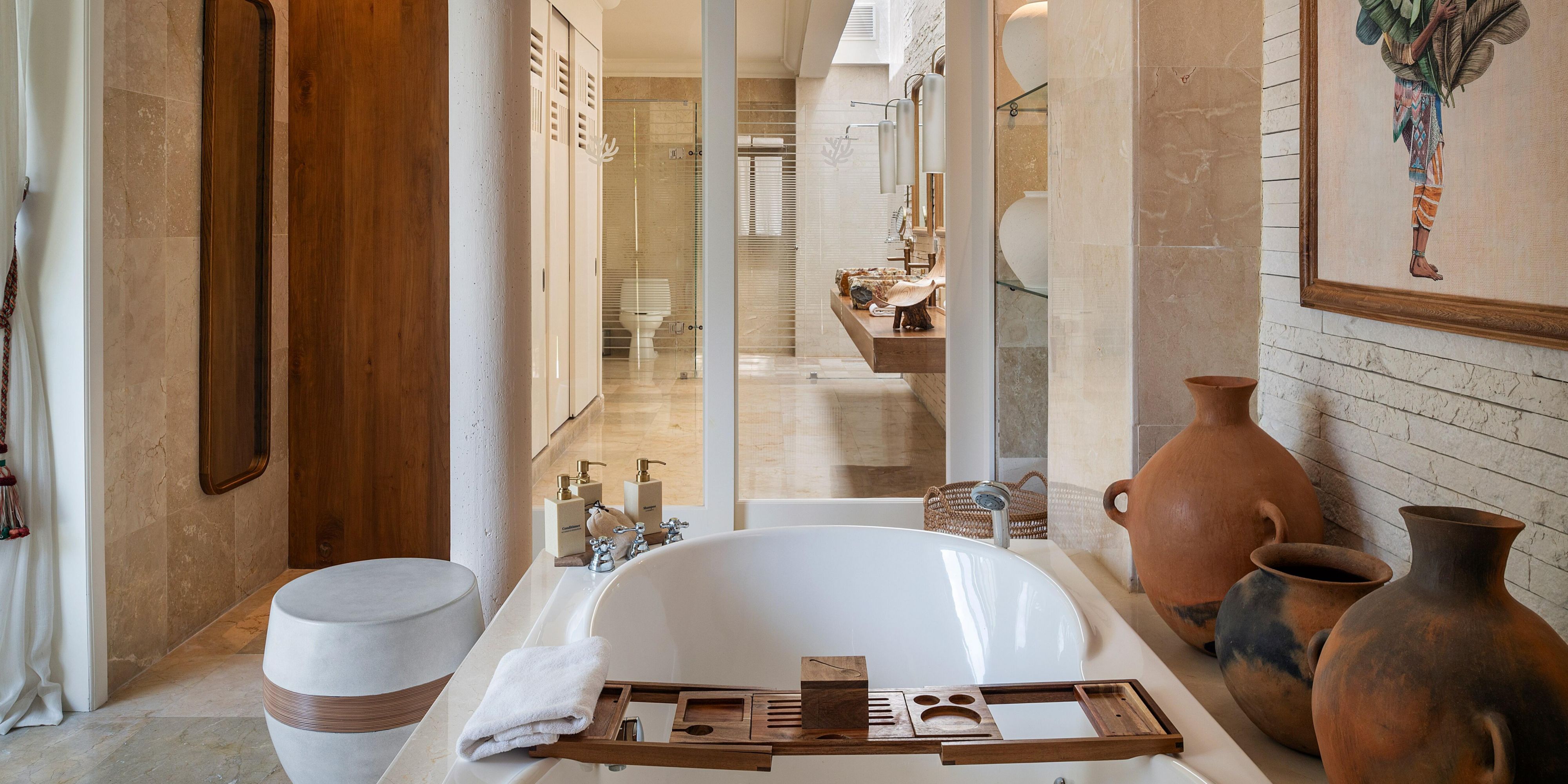 Suite bathroom