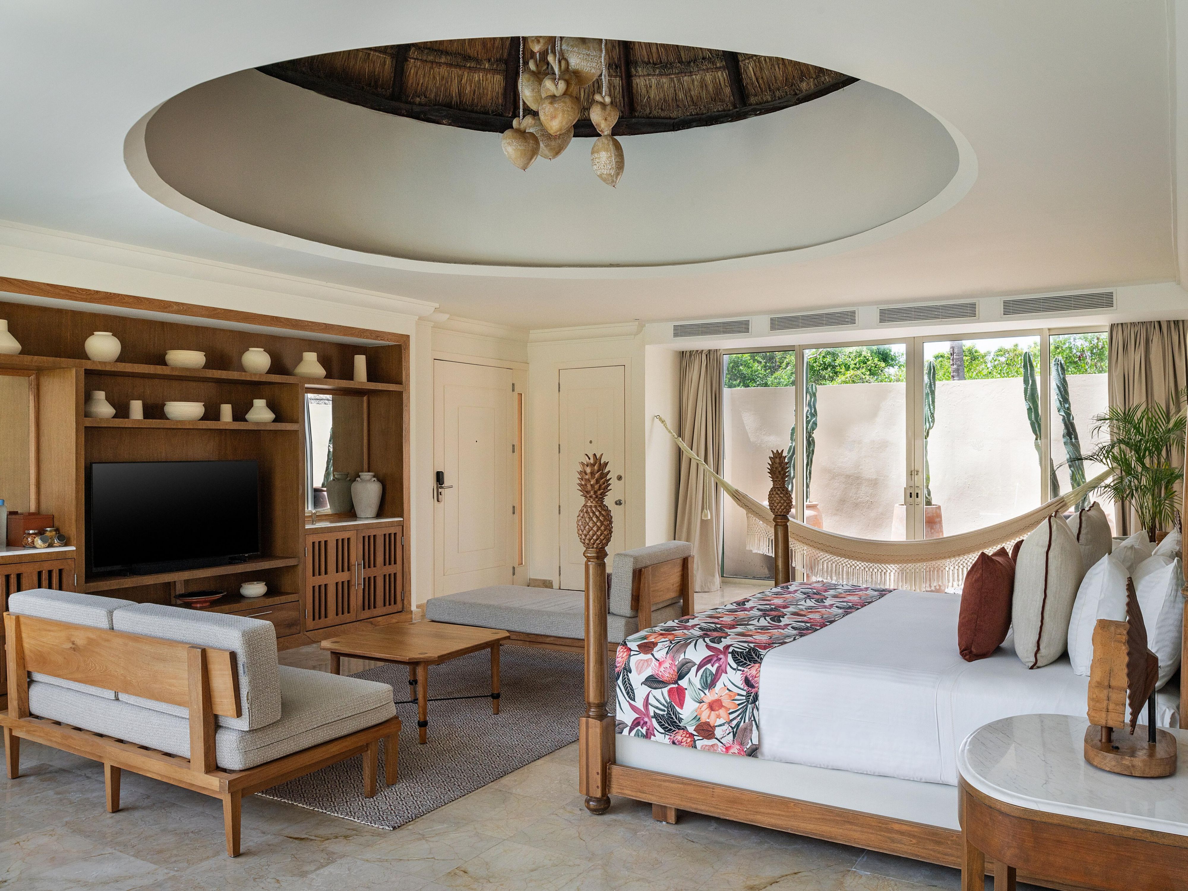 Suite bedroom