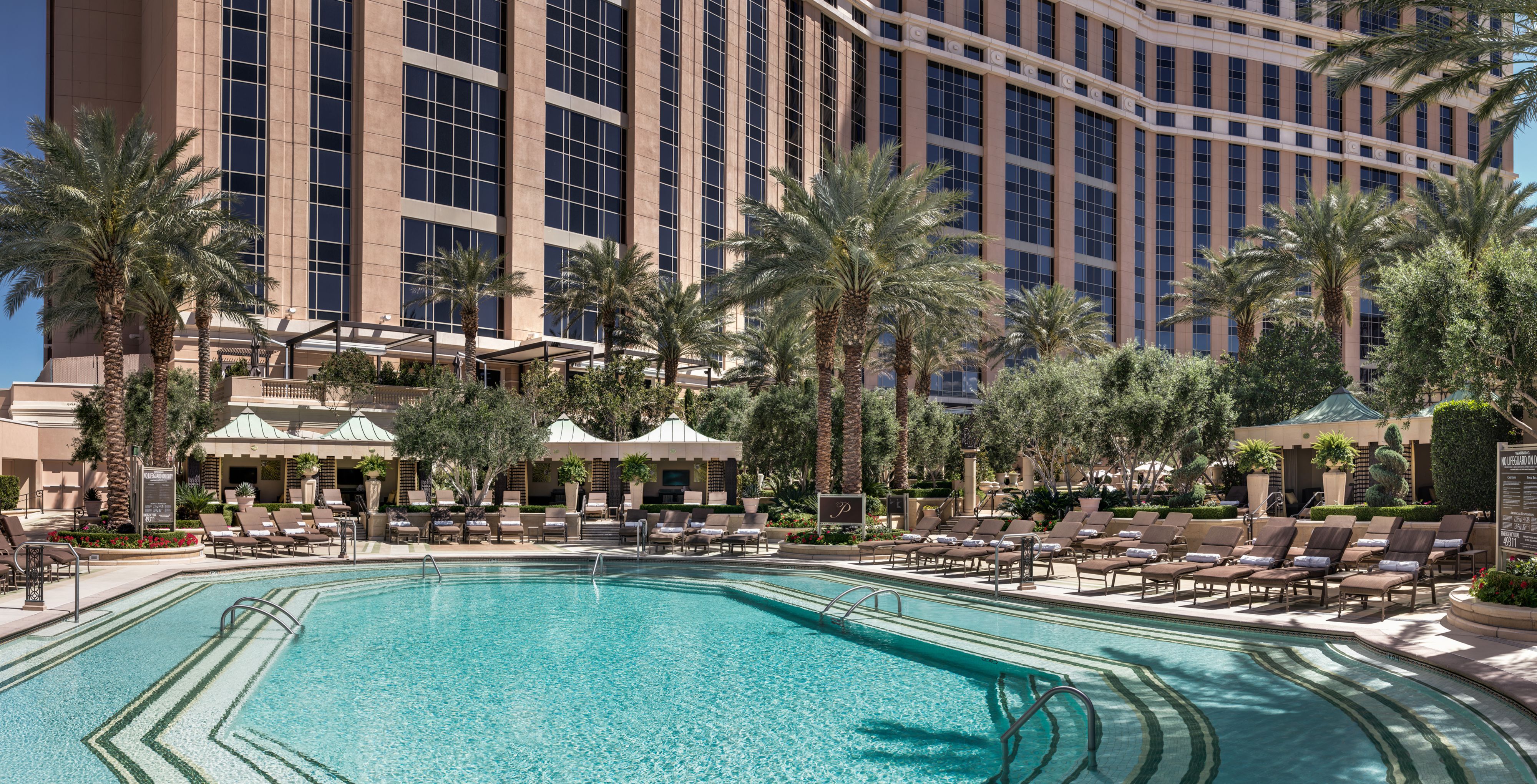 Las Vegas Hotel Pools, Pool Hours & Amenities