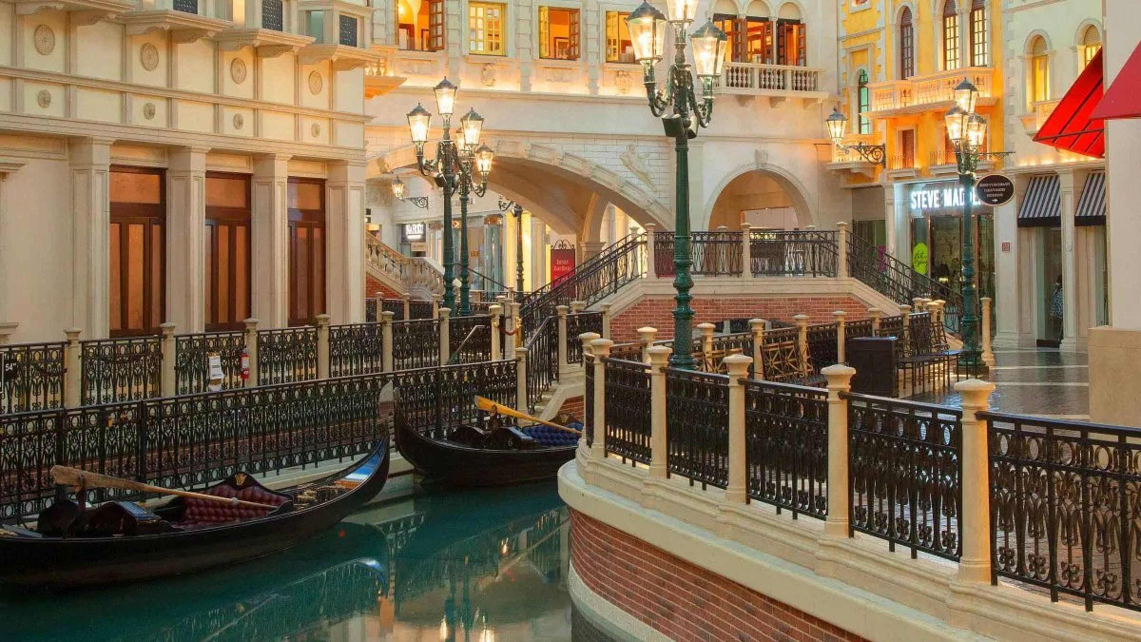 Shop, dine & experience Grand Canal Shoppes at The Venetian Resort