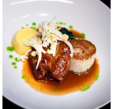 Seared scallops with a polenta cake