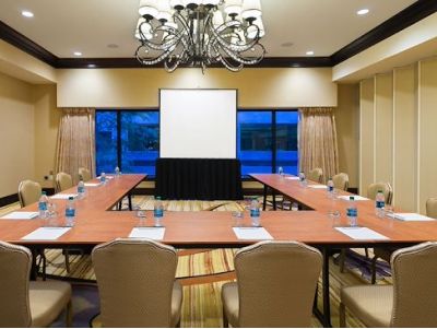 U shaped conference table with projection screen