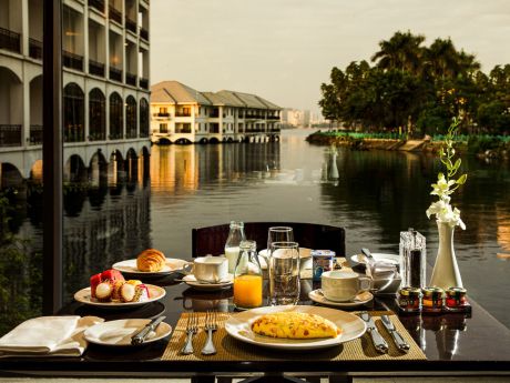  Café du Lac Restaurant InterContinental Hanoi Westlake