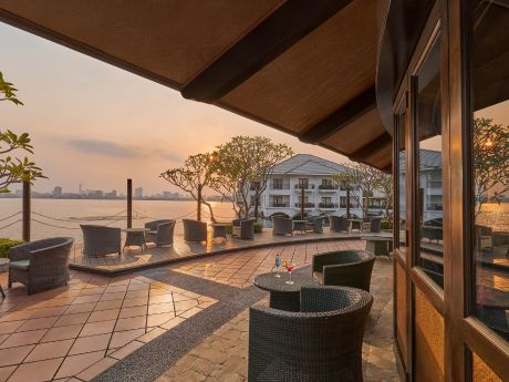  Sunset Bar InterContinental Hanoi Westlake