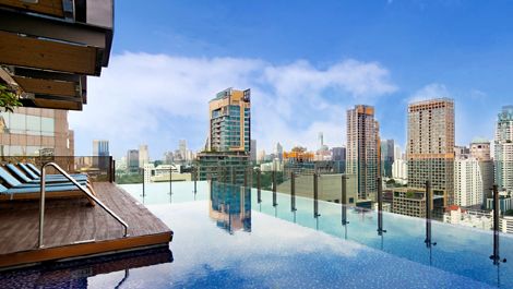 Infinity pool at Hotel Indigo Bangkok Wireless Road with panoramic skyline views of central Bangkok