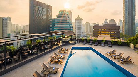 Rooftop swimming pool overlooking the Singapore city skyline