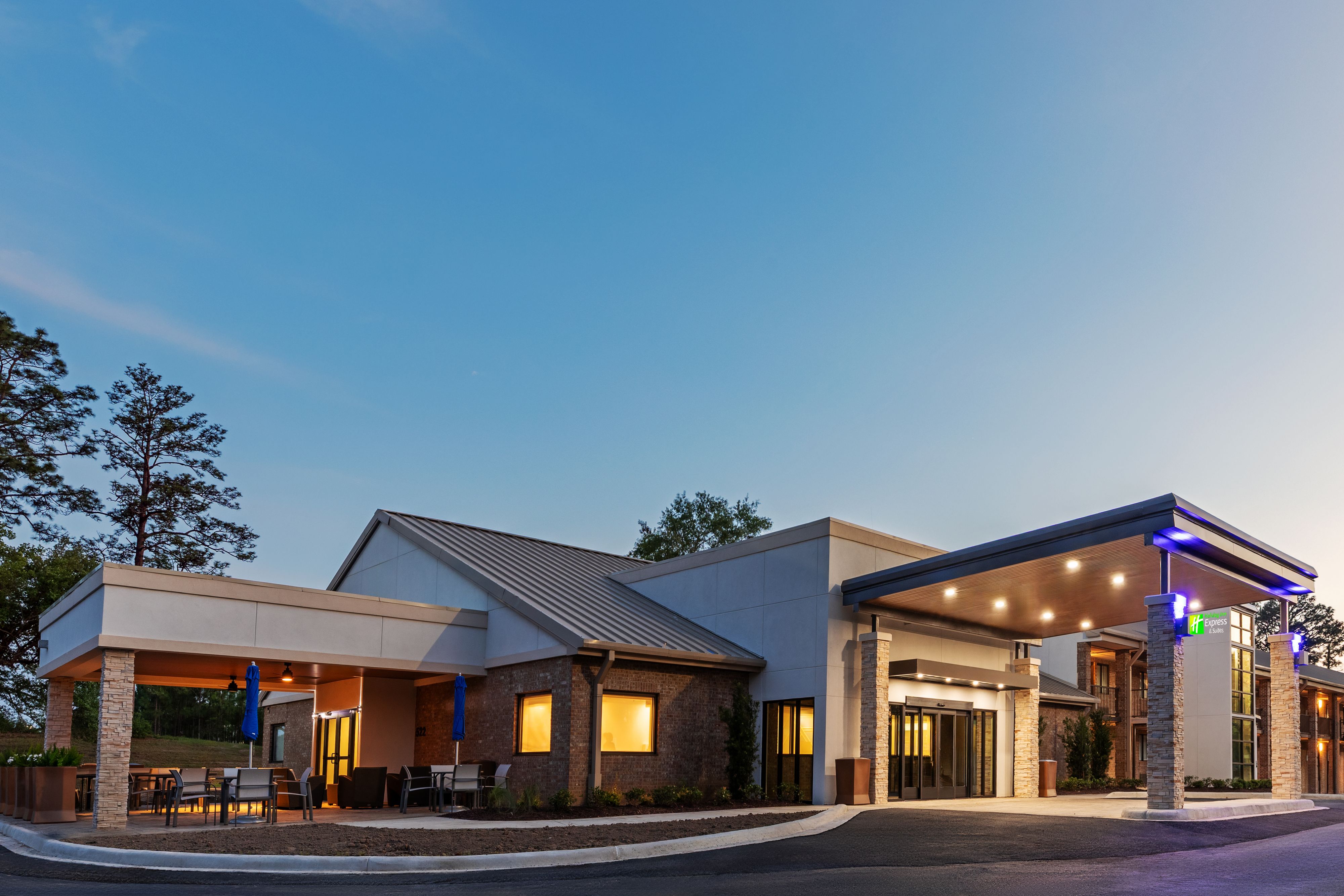 Fort Polk Holiday Inn Express Magnolia House exterior