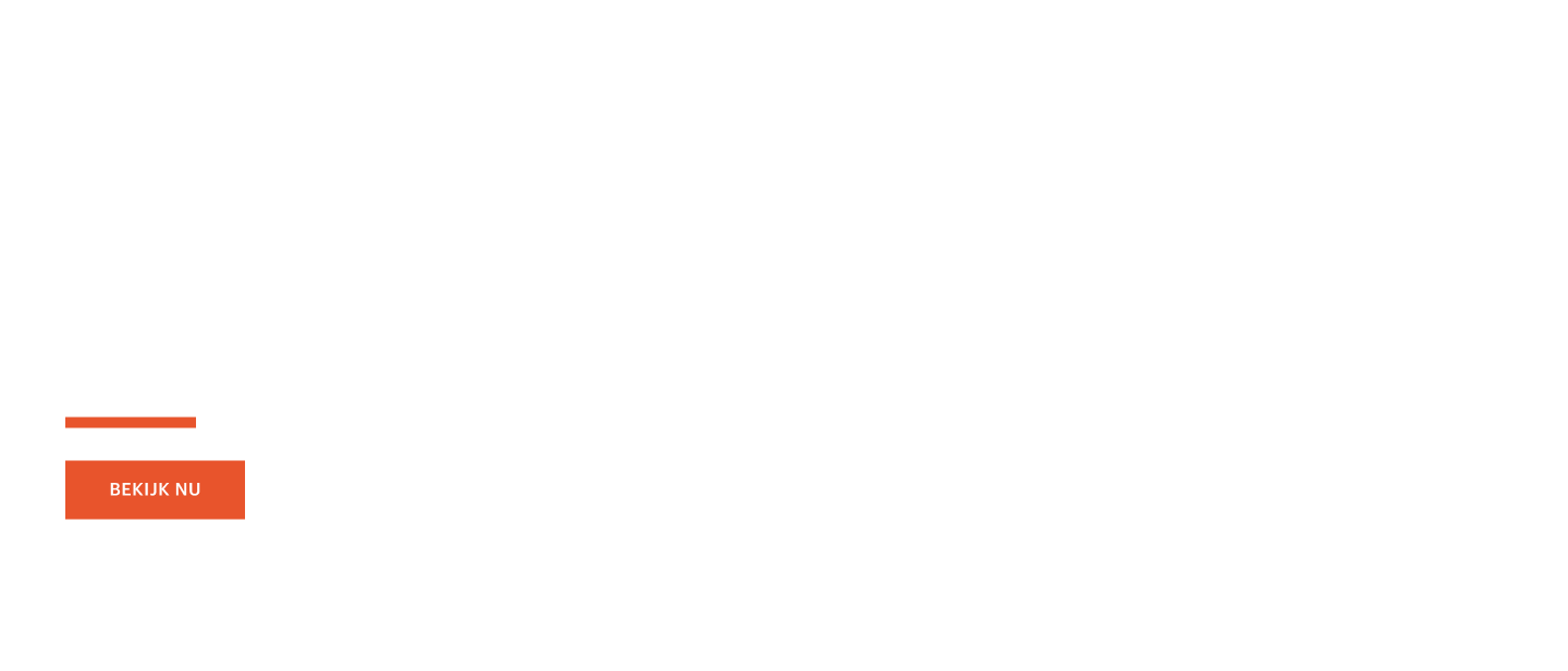 Vrouw geniet van de zon op een jungle-achtig terras