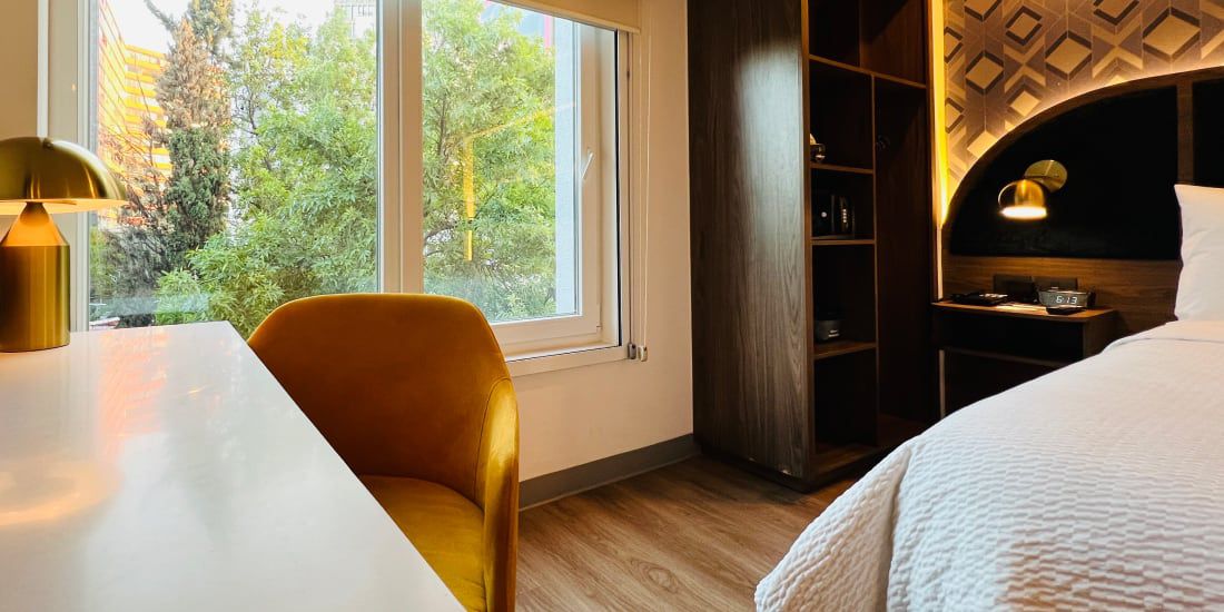 A bed, desk, and window view at Holiday Inn Express Ciudad de Mexico Condesa.
