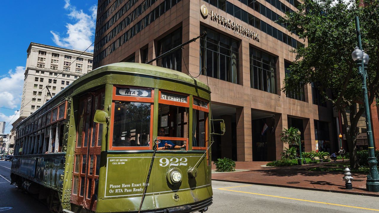 A New Orleans streetcar passes the entrance of InterContinental New Orleans