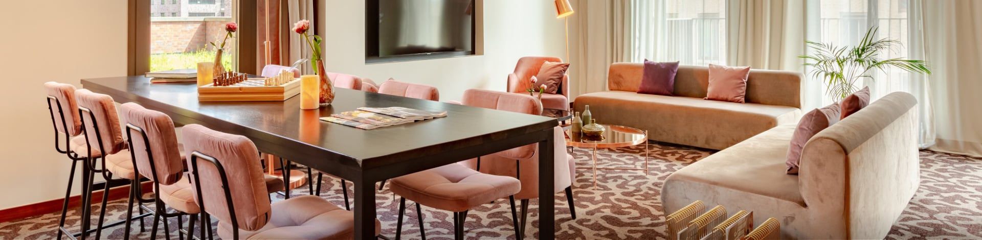 Crowne Plaza Amsterdam lounge with communal seating