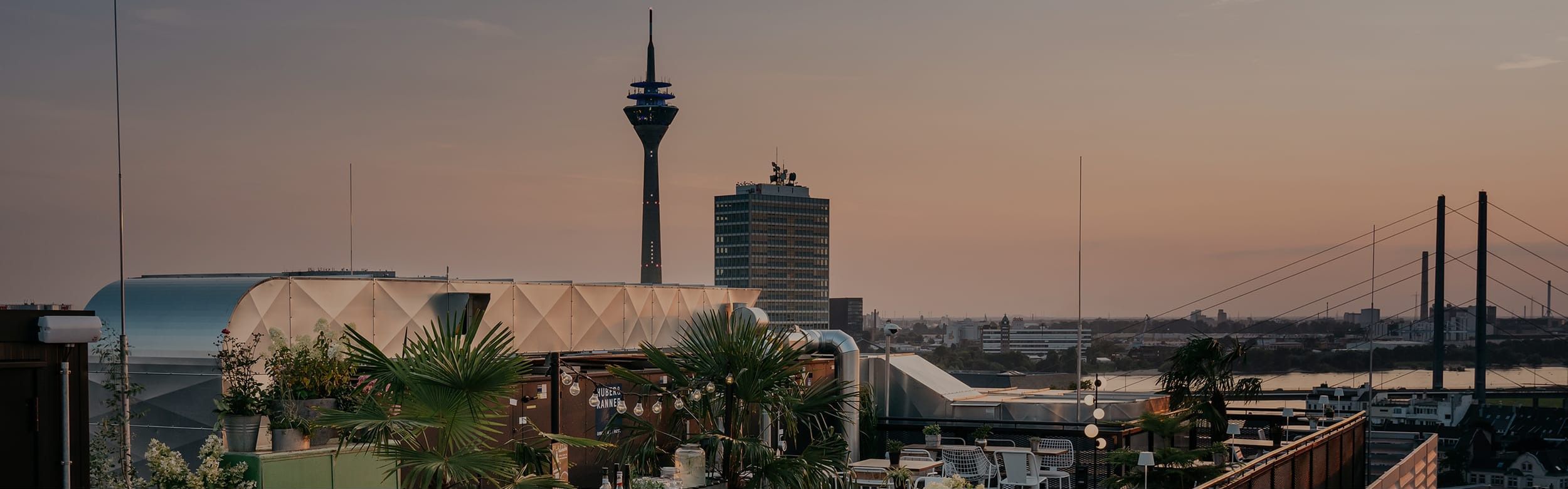 Image of rooftop bar of Ruby Luna amongst Dusseldorf skyline