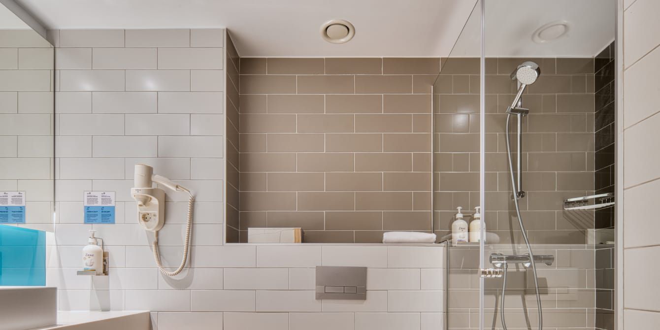 High hotel efficiency showers