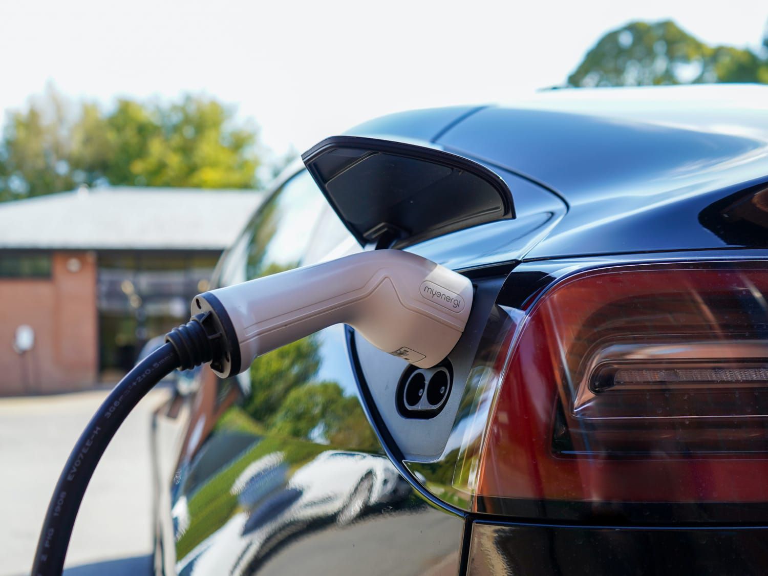 電気自動車用の充電スタンド