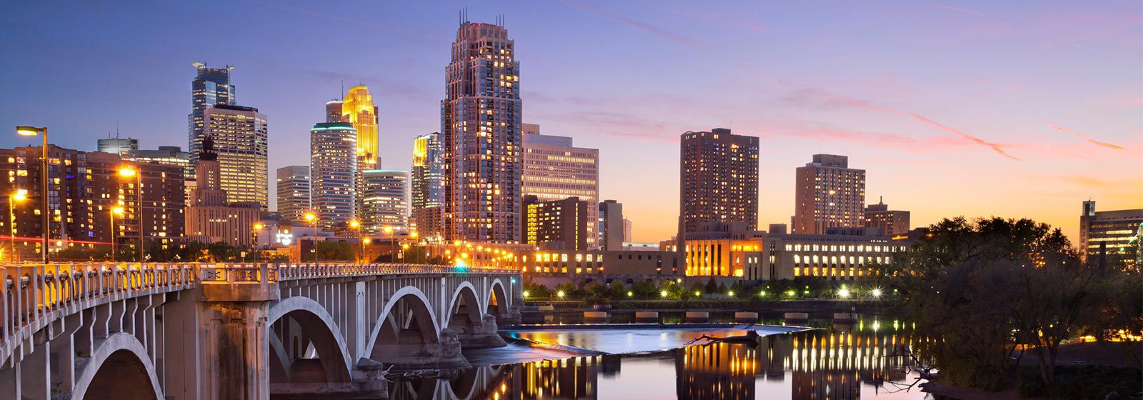 Vista do pôr do sol da cidade de Minneapolis