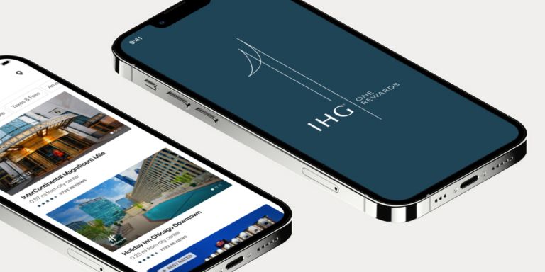 Telefoonschermen met de IHG One Rewards-app