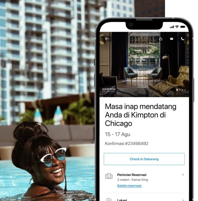 Tampilan layar aplikasi berisi kamar hotel dengan latar belakang foto seorang wanita yang tersenyum di kolam renang