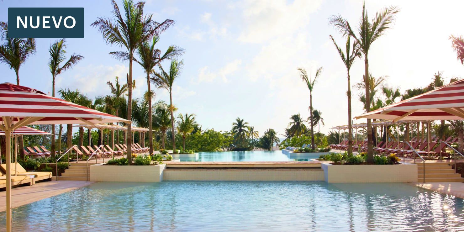 piscina infinita con vistas al mar caribe