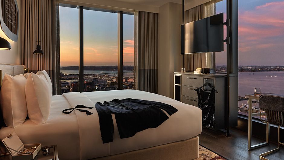 Hotel Indigo Auckland room with the harbour views