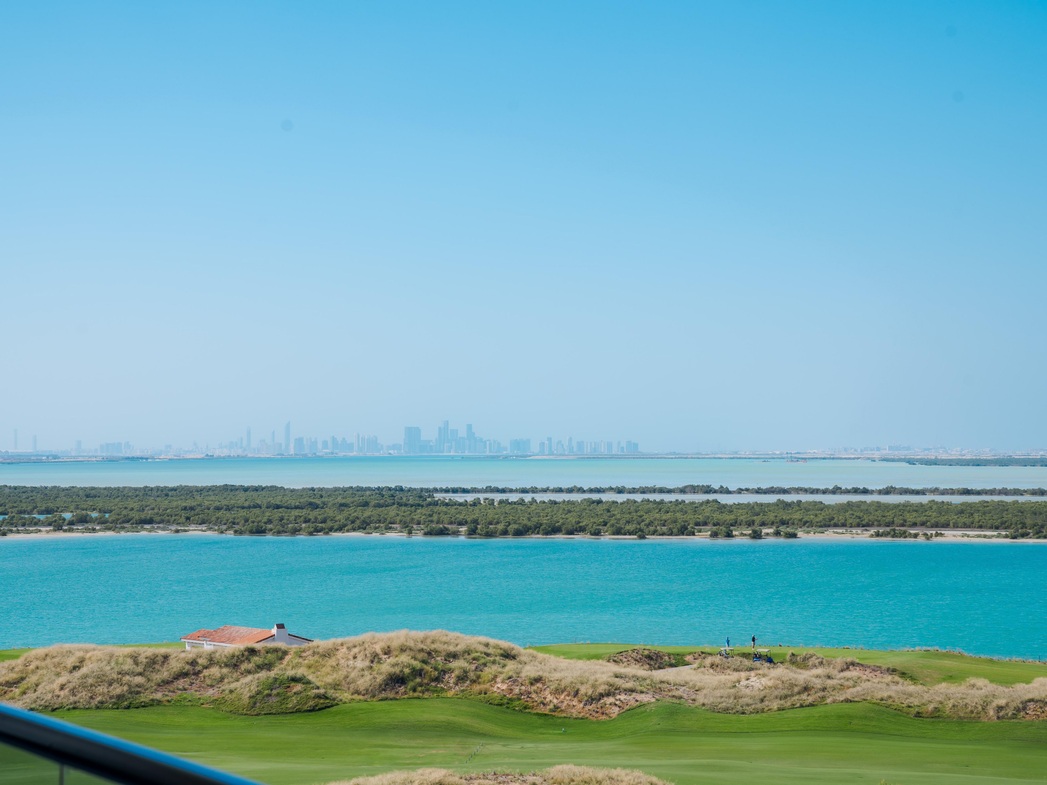 Enjoy sweeping views across the Yas Links golf course and the Arabian Gulf, a scenic backdrop that elevates stays, gatherings, and everyday moments alike.