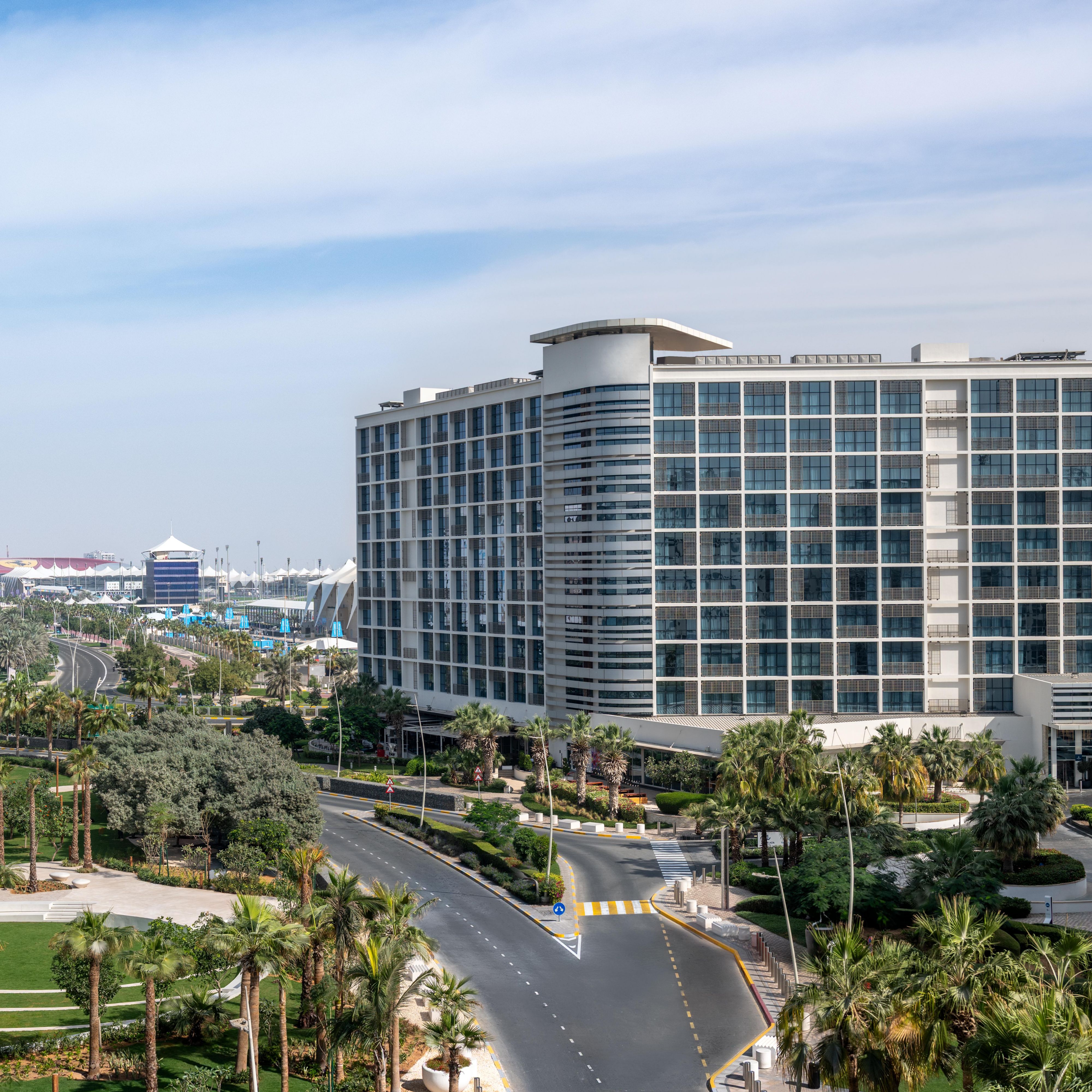 Just moments away from the world's leading theme parks.