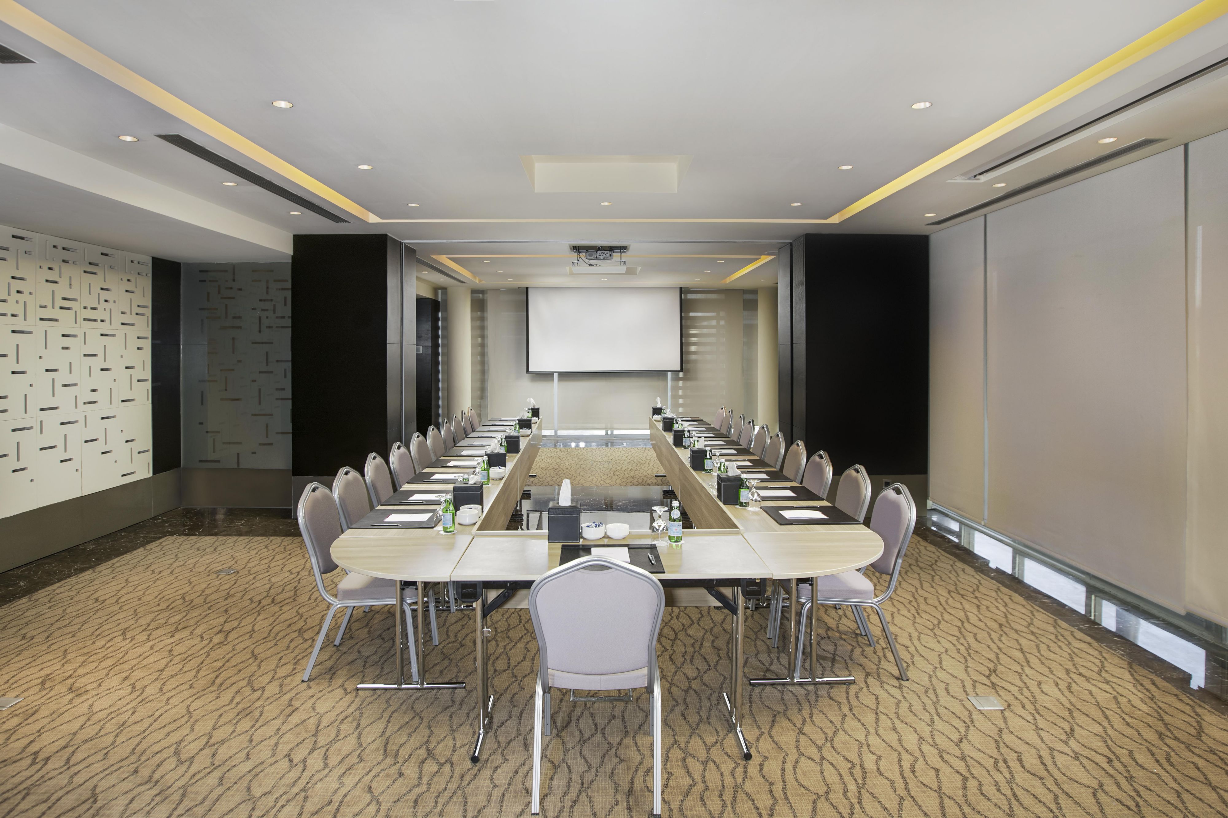 The Abdali Boulevard Hotel is located in Amman’s newest business hub, offering state-of-the-art facilities for conferences, meetings, and seminars. With five multi-functional rooms, pre-function areas, and the latest audiovisual tech, our spaces cater to corporate meetings, training, and business needs with wireless Internet and a business Centre.