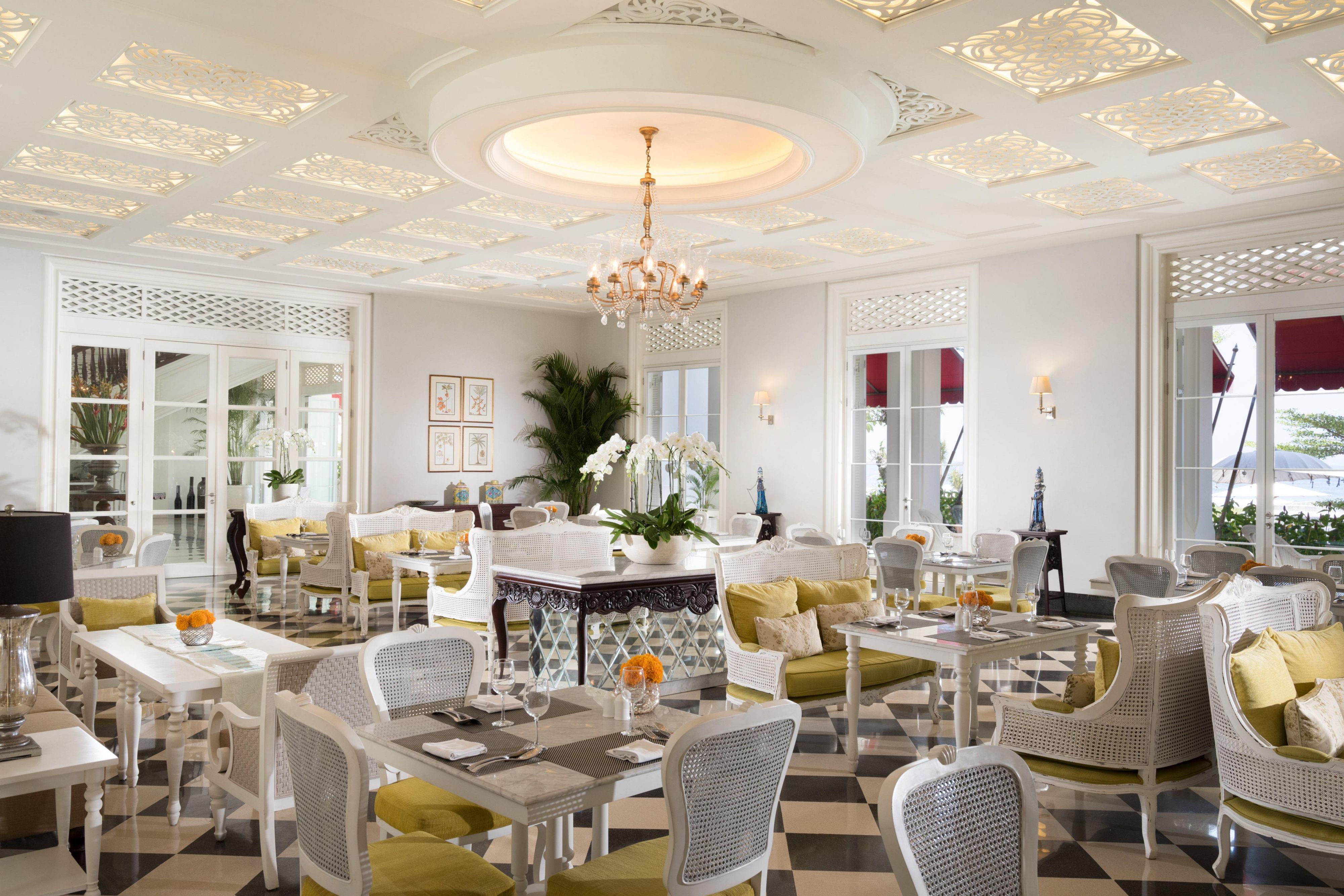 Our talented Executive Chef and his team curates' delightful menus filled with artisan Indonesian and international specialties along with an array of freshest seafood. Andrawina is an all day dining restaurant.
