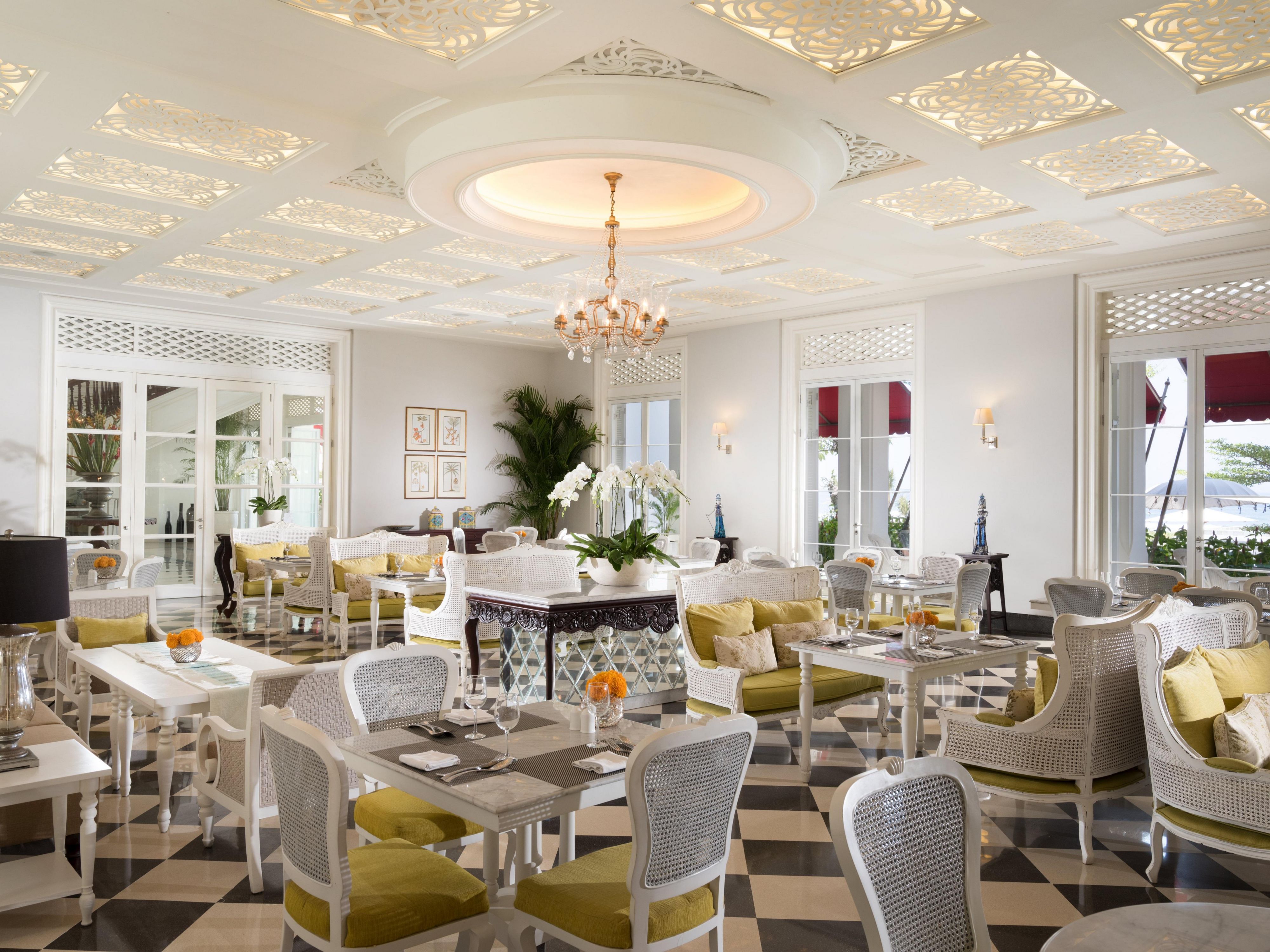Our talented Executive Chef and his team curates' delightful menus filled with artisan Indonesian and international specialties along with an array of freshest seafood. Andrawina is an all day dining restaurant.