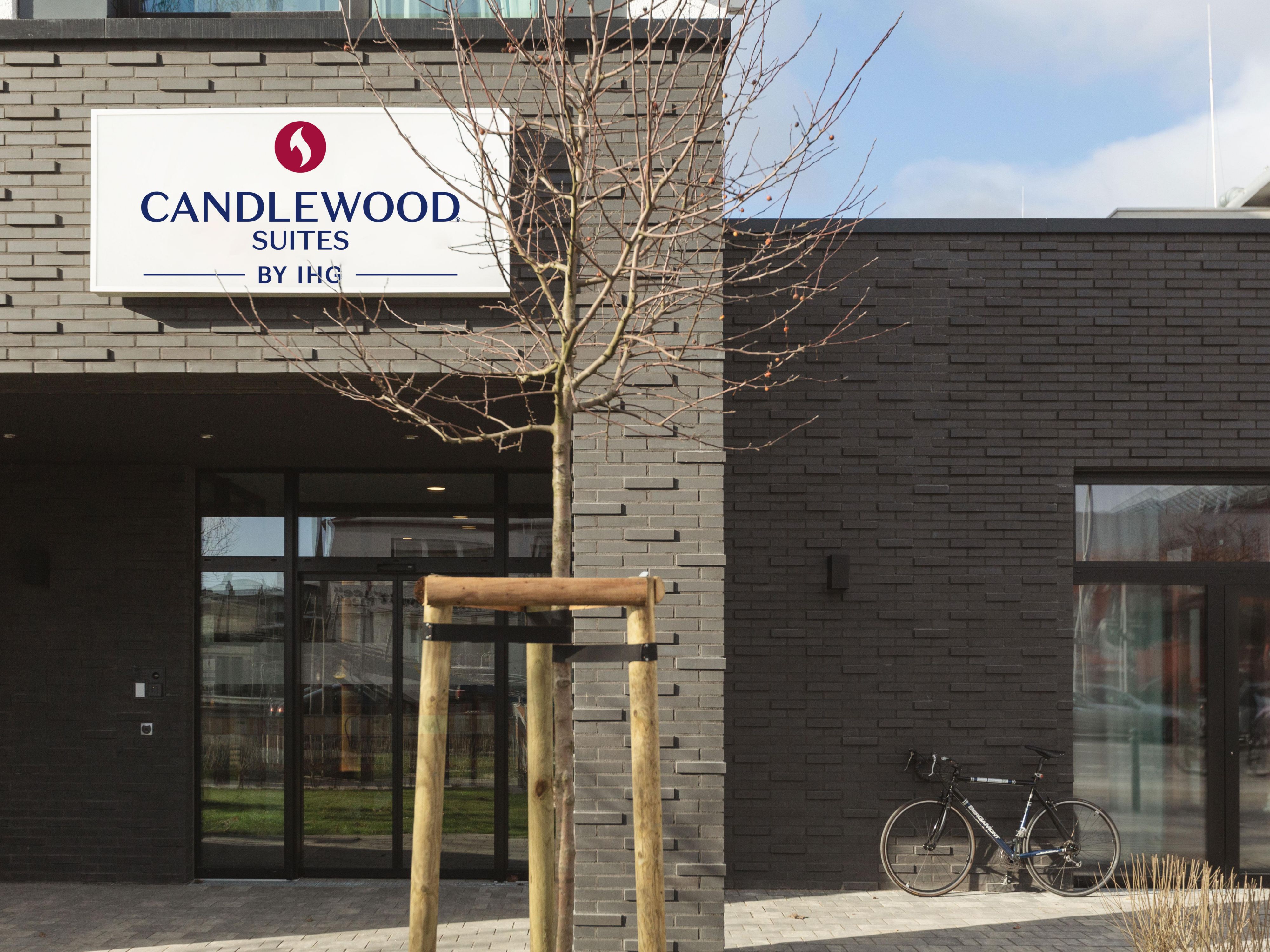 Visit Berlin’s famed Grüne Woche from 16–25 January and enjoy a comfortable, home-like stay at our aparthotel. Spacious rooms with kitchenettes let you relax, cook, and unwind after exploring international food, agriculture, and gardening exhibits. With direct city-train access, multiple-day visits are effortless.