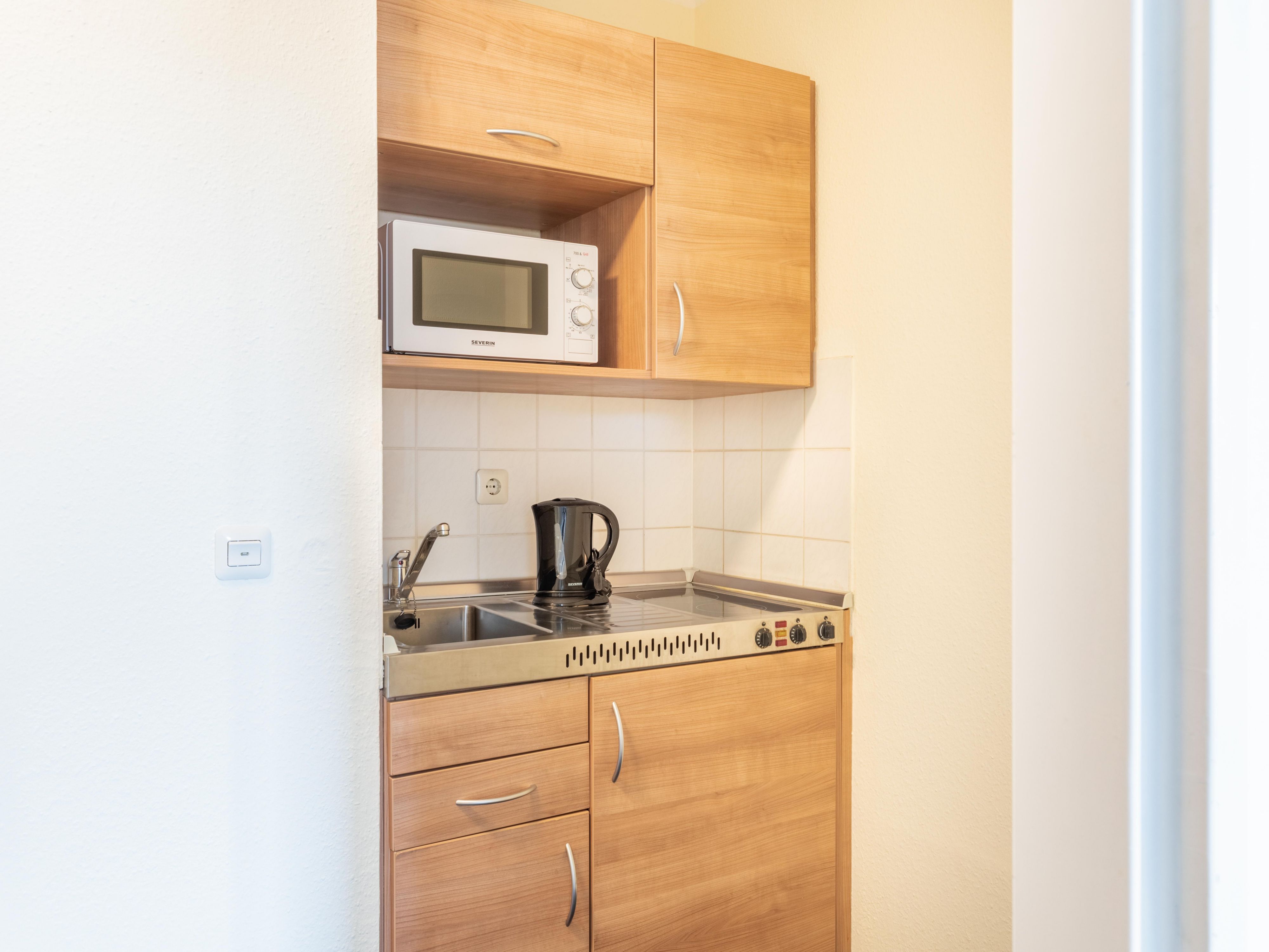 Whether you're staying longer or simply value a bit more independence, our spacious suites with a kitchenette offer all the comfort you need. Equipped with a microwave, fridge, sink, and kettle, they combine the convenience of a hotel stay with the flexibility of self-catering.