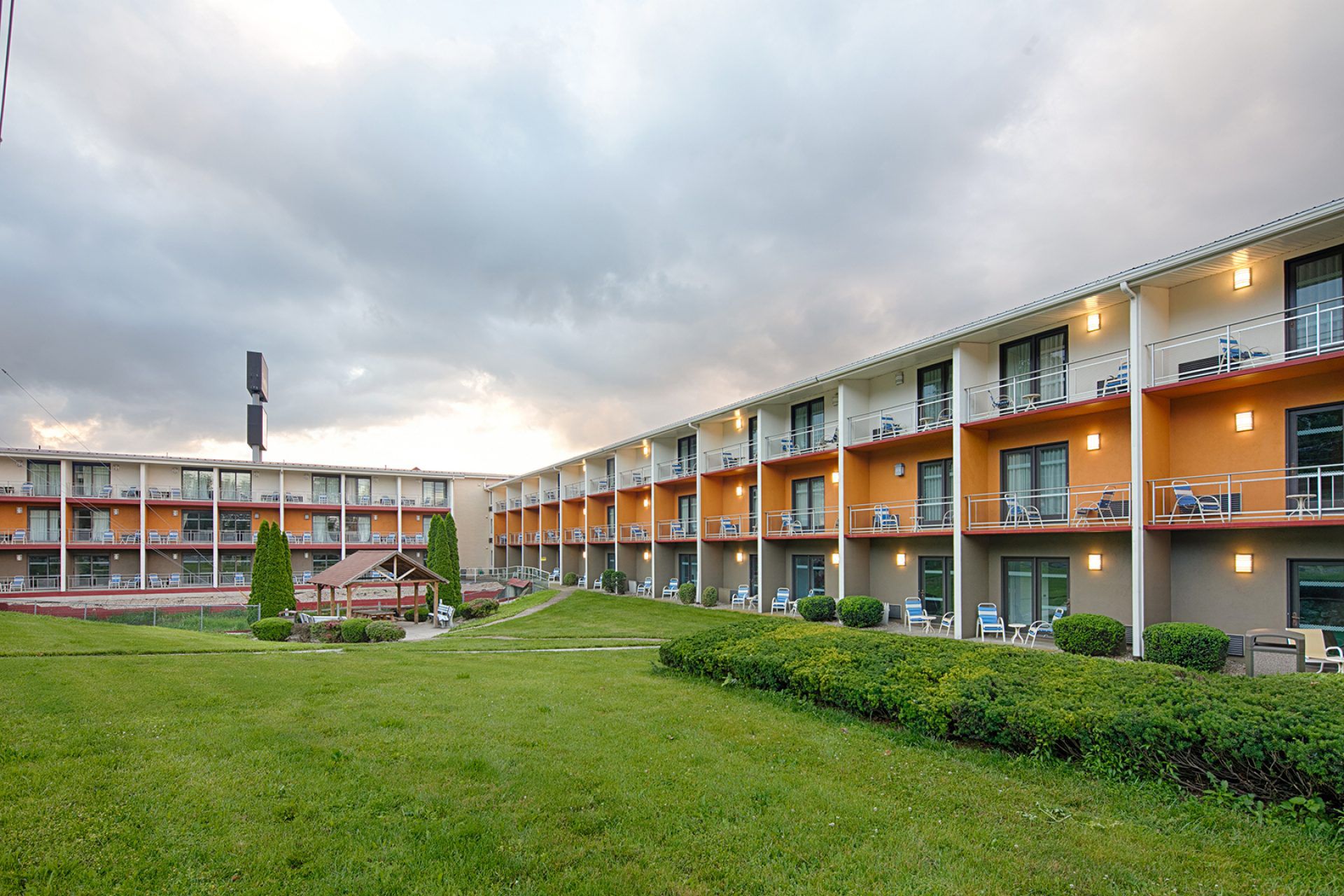 Cburg Inn & Suites