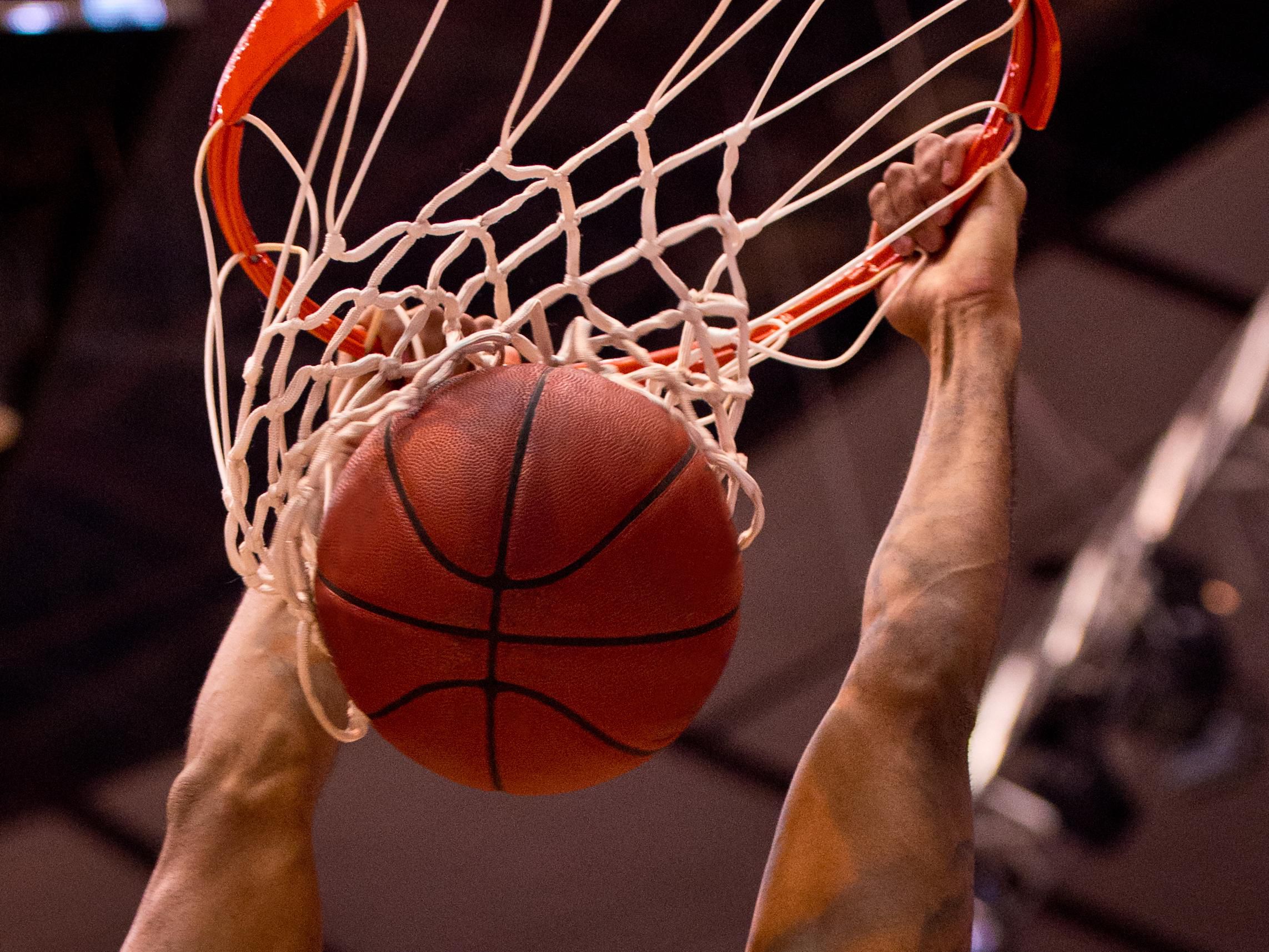 Basketball goal