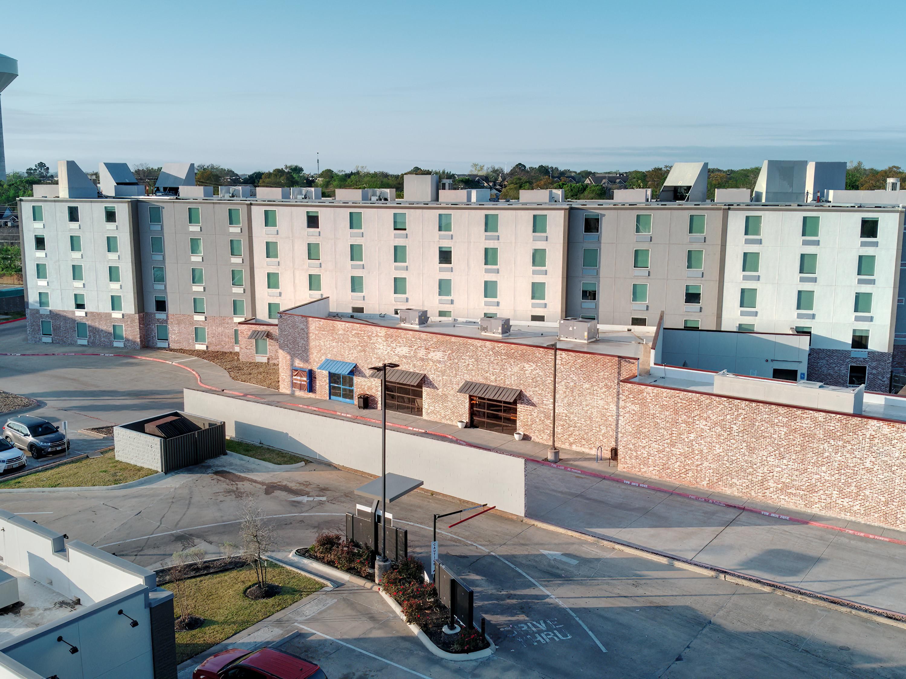Enjoy rooms facing Kyle Field at voco College Station Aggieland, just 2.7 miles from the stadium. Perfect for Aggie fans, relax in spacious rooms, unwind by the pool, and soak up the game day spirit with unbeatable views and comfort.