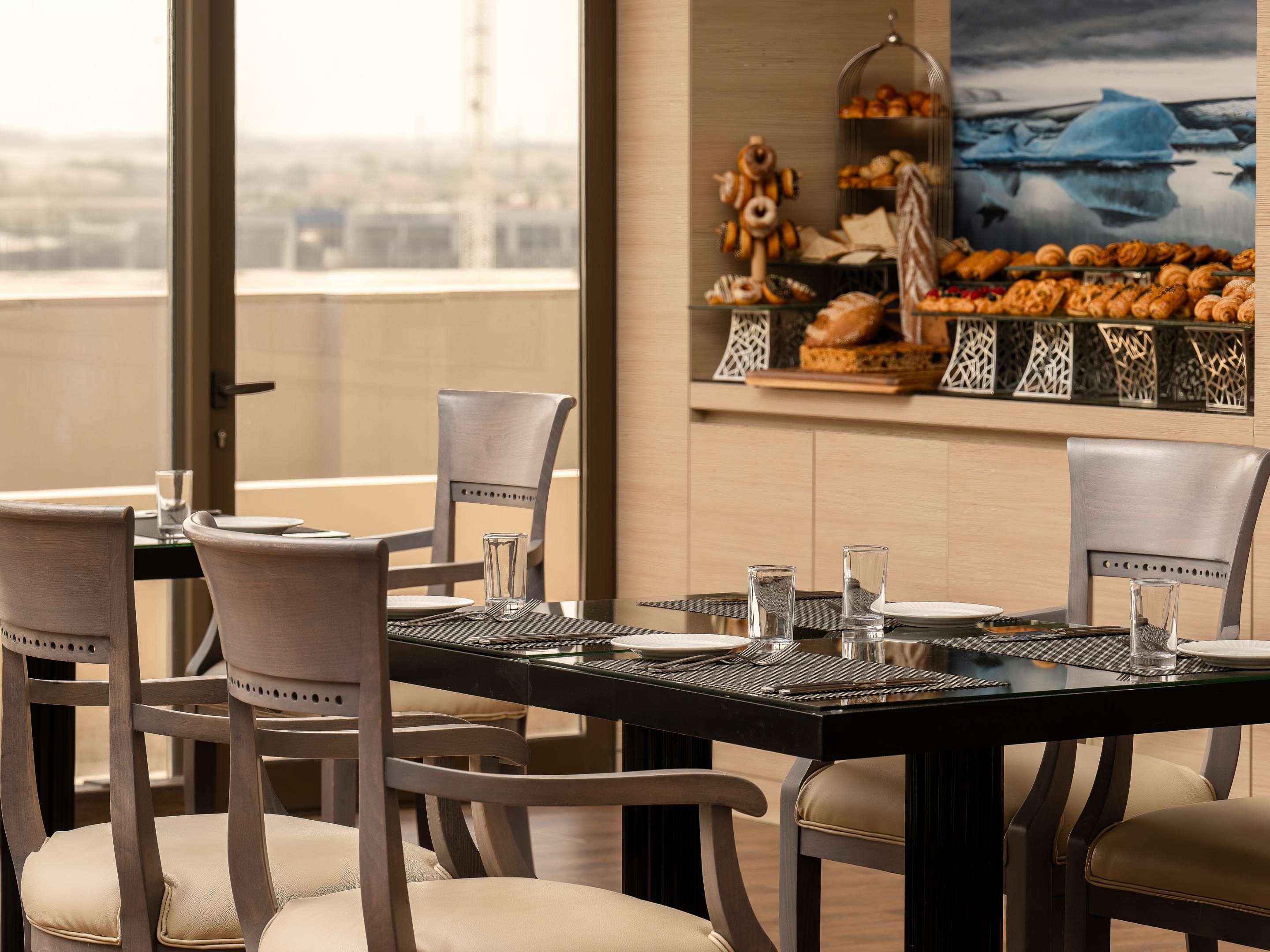 Start your day at Mediterranean with a lavish breakfast and panoramic Khobar views. Weekdays: 6:30–10:00 AM. Fridays & Saturdays: enjoy an enhanced buffet 6:30–11:00 AM, making your weekend mornings extra special.
