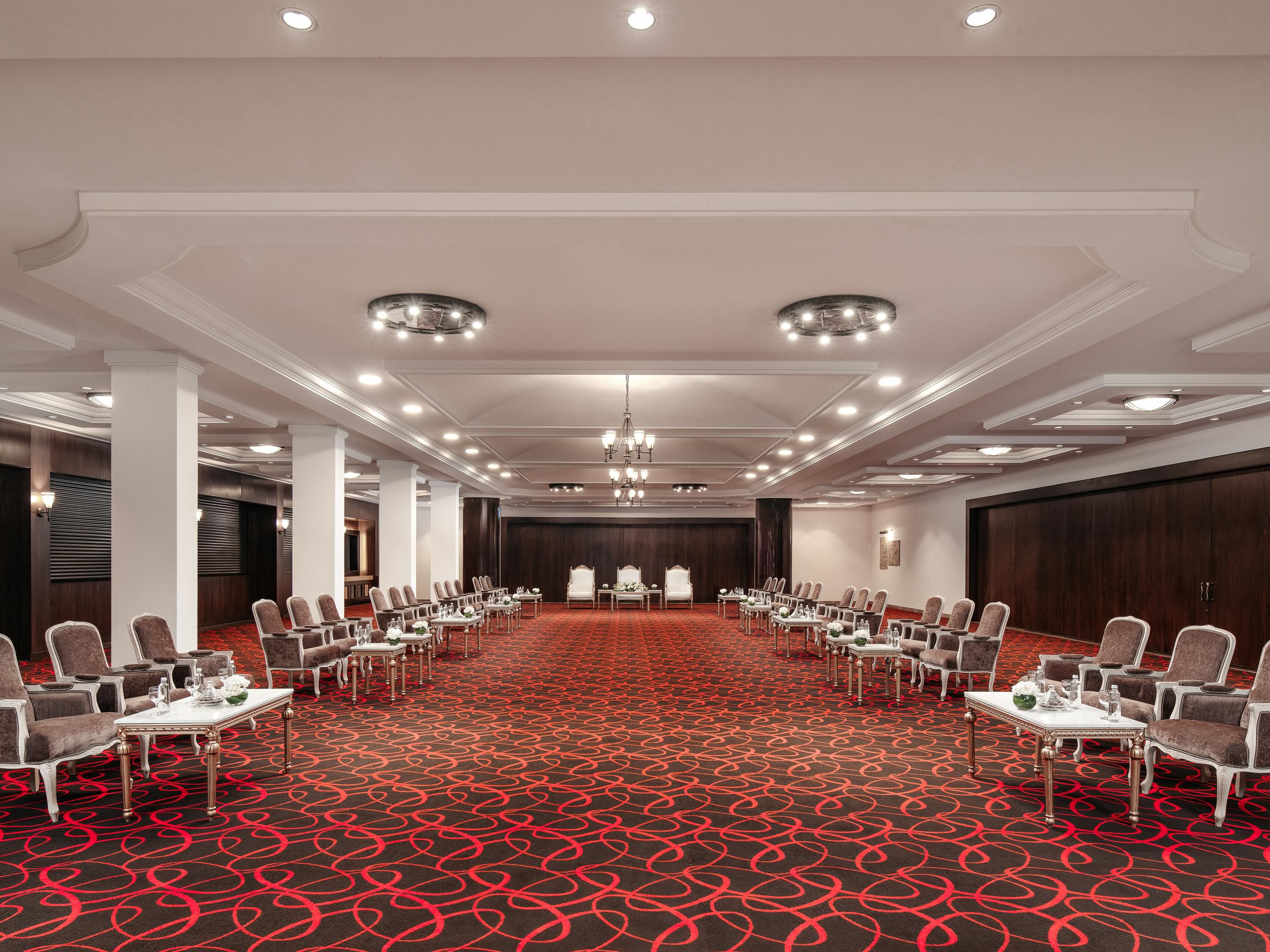 Celebrate the wedding of your dreams at Carlton Al Moaibed, home to one of the largest wedding venues in Dammam. Our expert team is here to perfect your Saudi wedding with outstanding facilities, impeccable service and premium catering. For a dreamy beginning to your forever, bask in the fairytale beauty of our bridal suite.