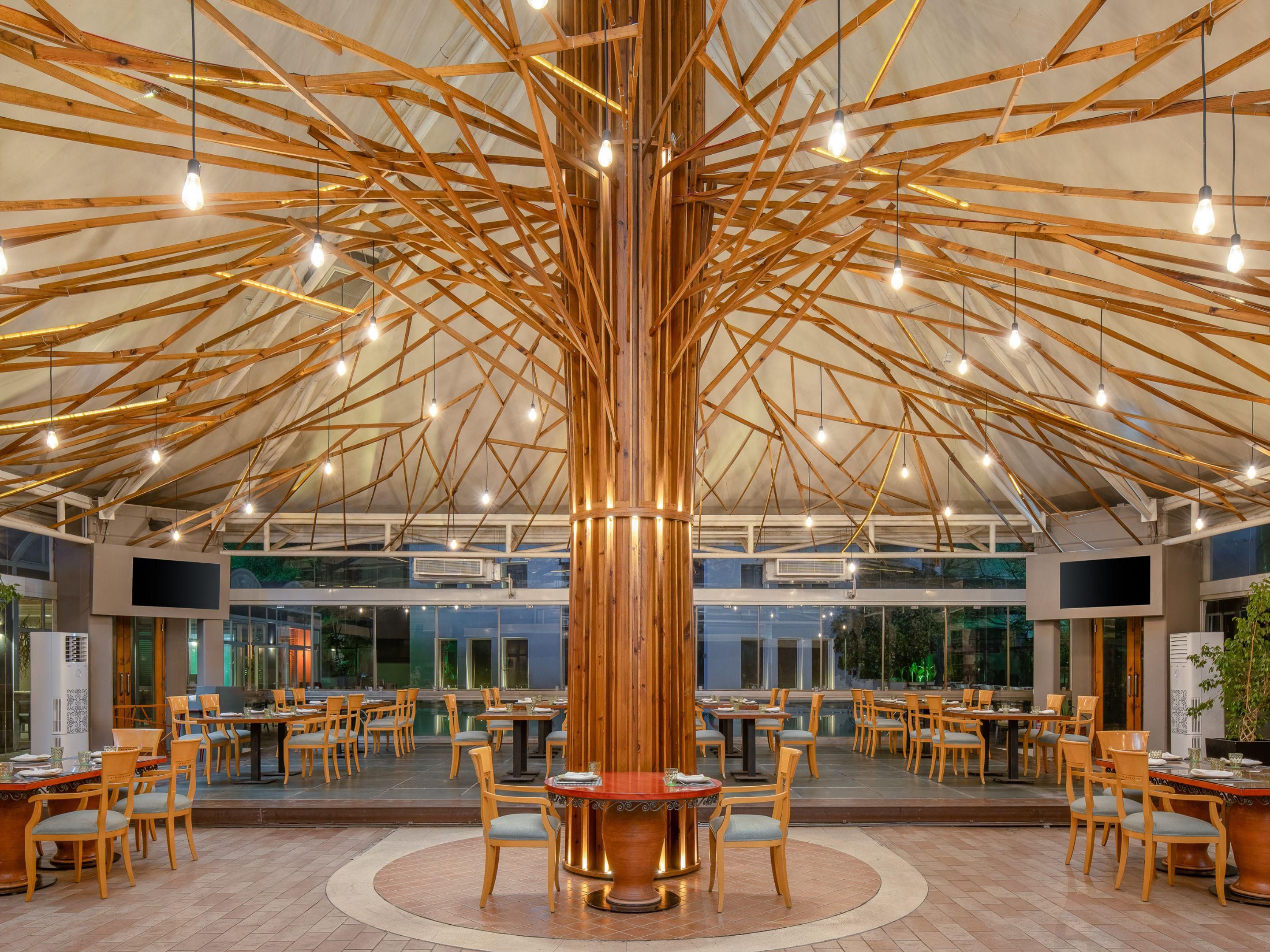 Habak 레스토랑은 최고의 레바논 맛을 제공하기 위해 고급 재료를 사용하는 세트 메뉴 또는 일품 요리를 제공합니다.