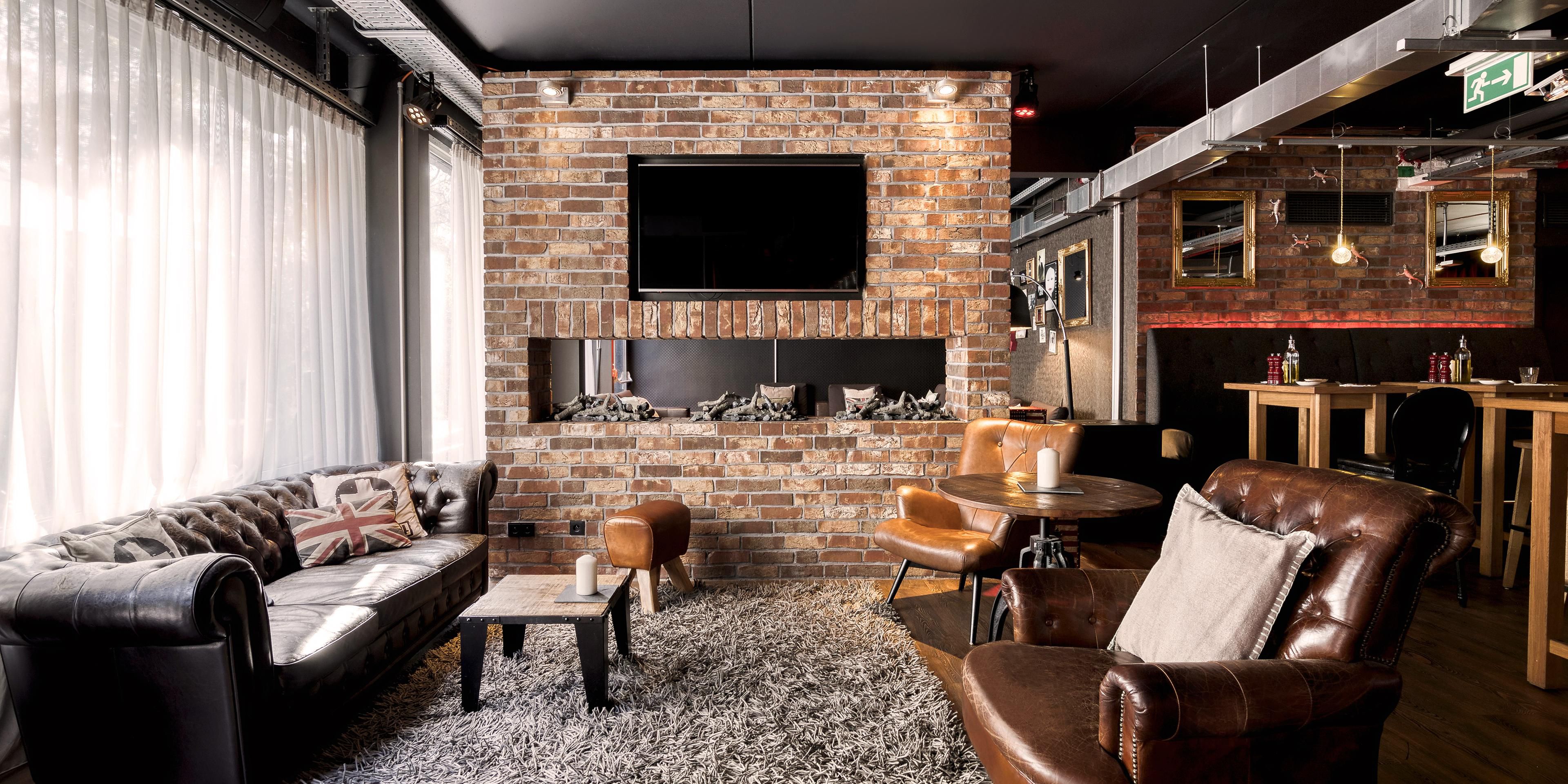 Inviting Lounge with Comfortable Seating