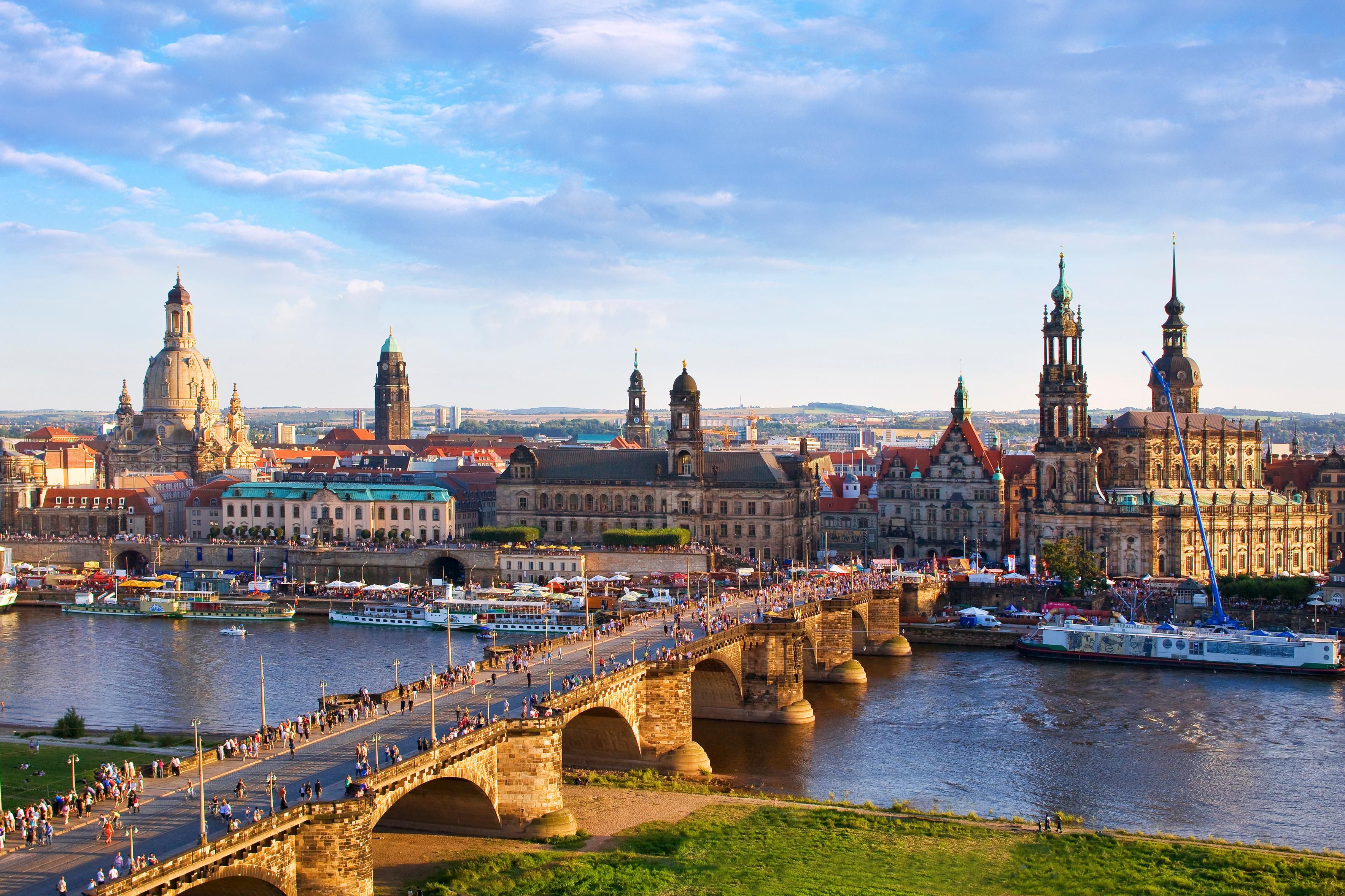 The hotel is ideally located to explore the beautiful old town by foot. In less than 15 minutes, you can reach all the major sights. Visit one of the many museums or discover the city on a sightseeing tour or a boat trip. Find out what there is to explore and how you can buy tickets via the following link.
