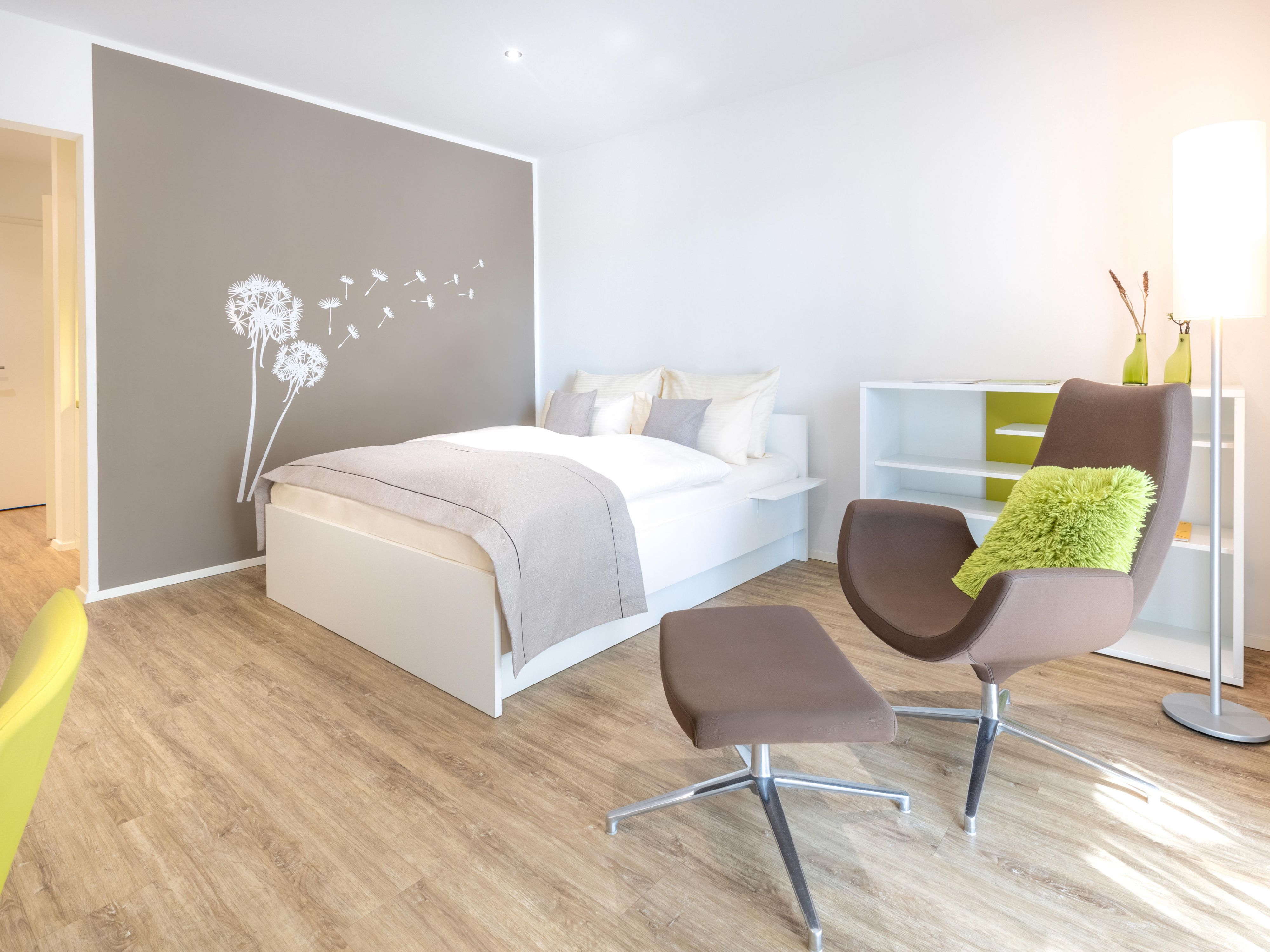 Enjoy automatic discounts on nightly rates for stays of 7 nights or more—no extra steps needed. Whether you're relocating or on a long-term work assignment, we offer you a comfortable home away from home where you can settle in, feel at ease, and make the most of your extended stay.