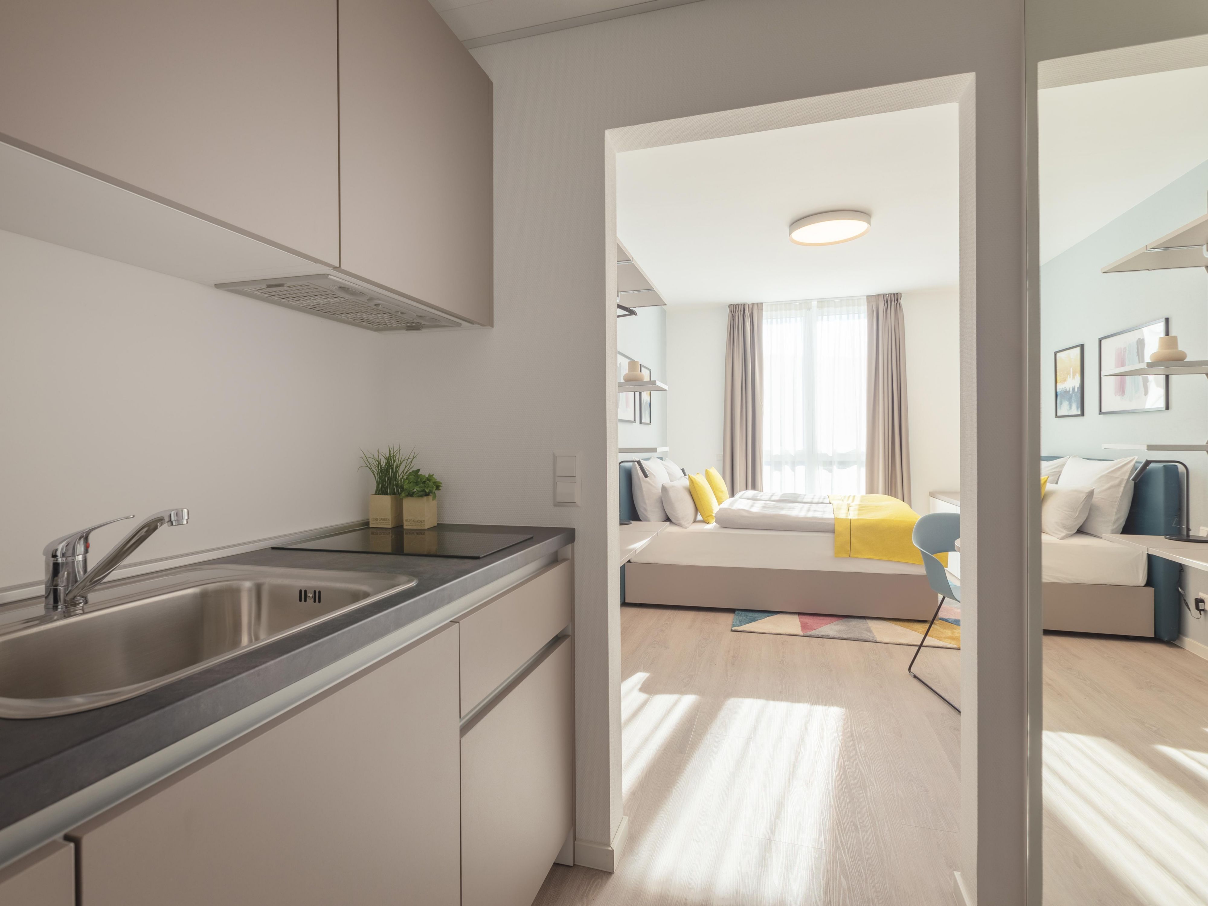 Planning a longer stay in Heidelberg? Our spacious suites are designed for comfort, with fully equipped kitchens and enough room for the whole family — some offering 3 to 4 beds. Whether you're here for work, treatment or travel, you'll feel right at home with the space and freedom you need.