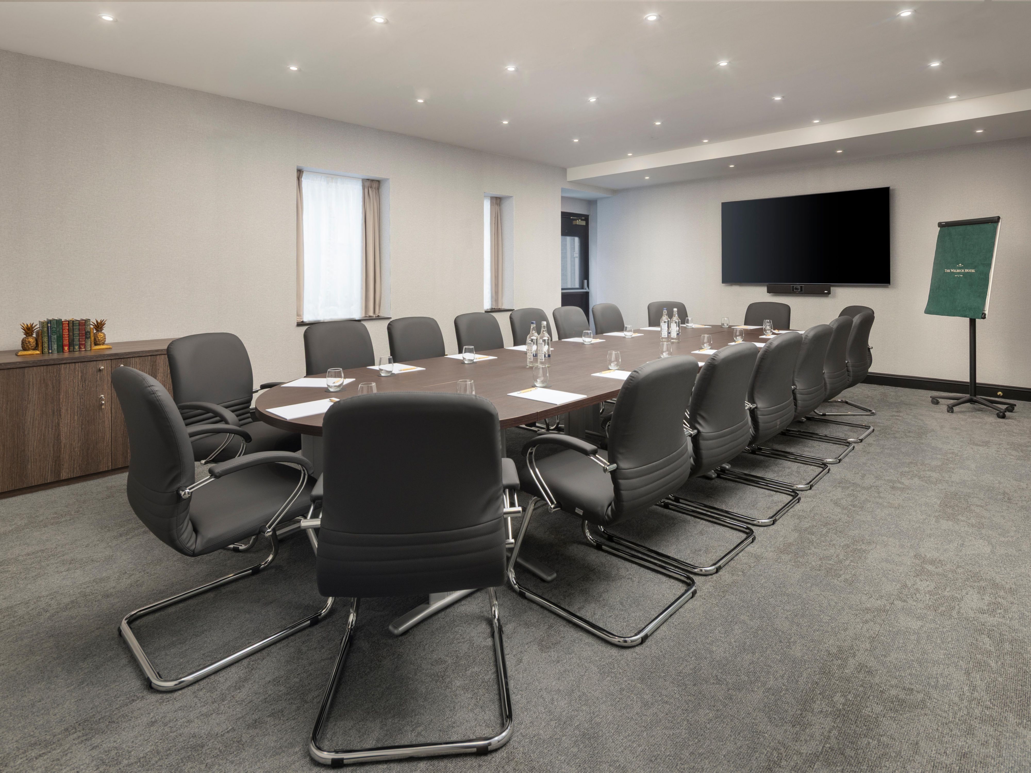 مع وجود 6 غرف اجتماعات تتسع لما يصل إلى 20 ضيوف ومساحات للمناسبات تتسع لما يصل إلى 40، فإن فندق ويلبيك مثالي للتجمعات وإطلاق المنتجات واجتماعات مجلس الإدارة والمؤتمرات. تتميز مساحاتنا متعددة الاستخدامات بالاسترخاء والاحترافية. نحن نقدم مجموعة من باقات المناسبات ، تواصل معنا لمعرفة المزيد.